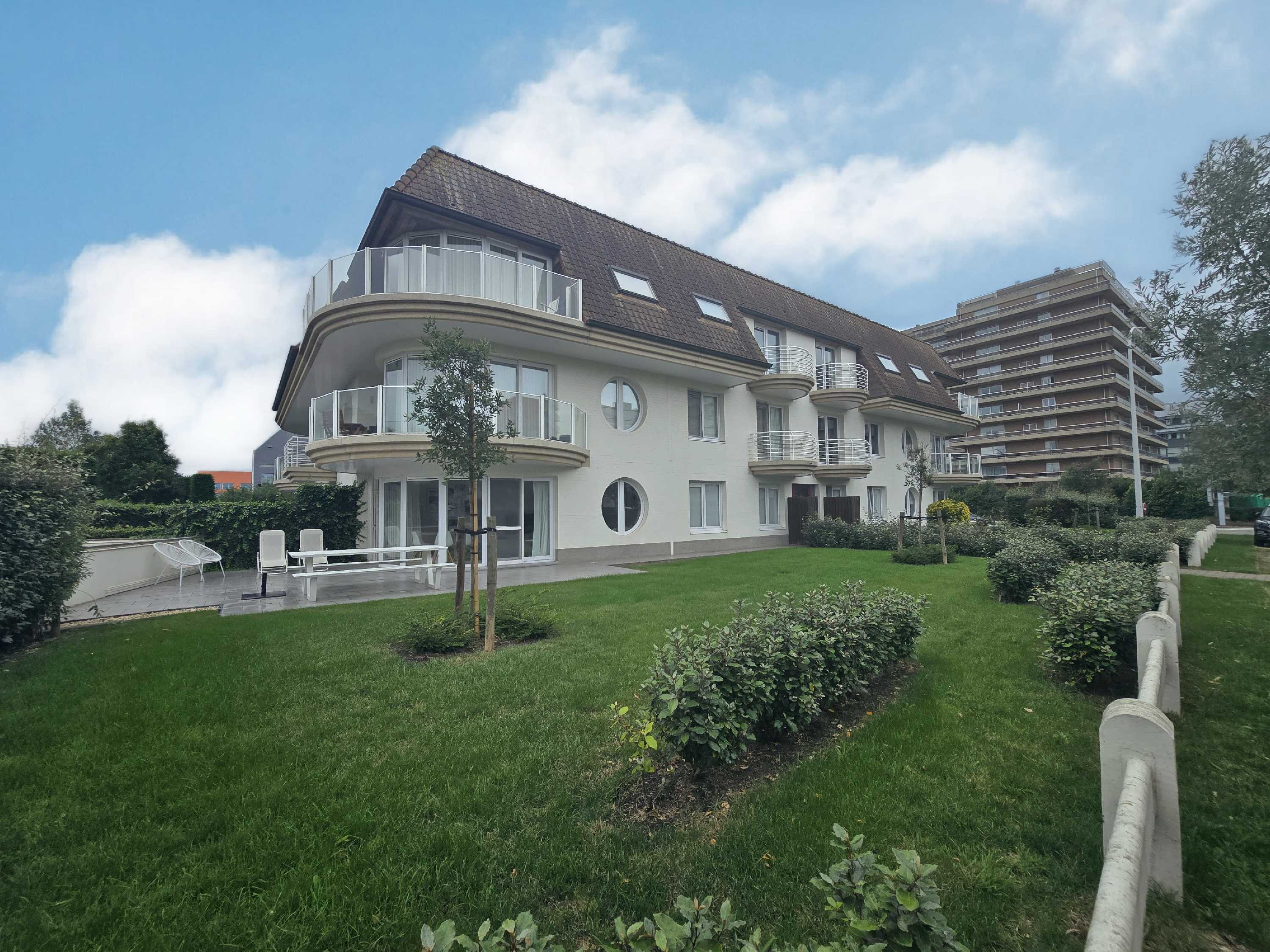 Instapklaar villa-appartement met groot terras op 300m van zee te Nieuwpoort foto 11
