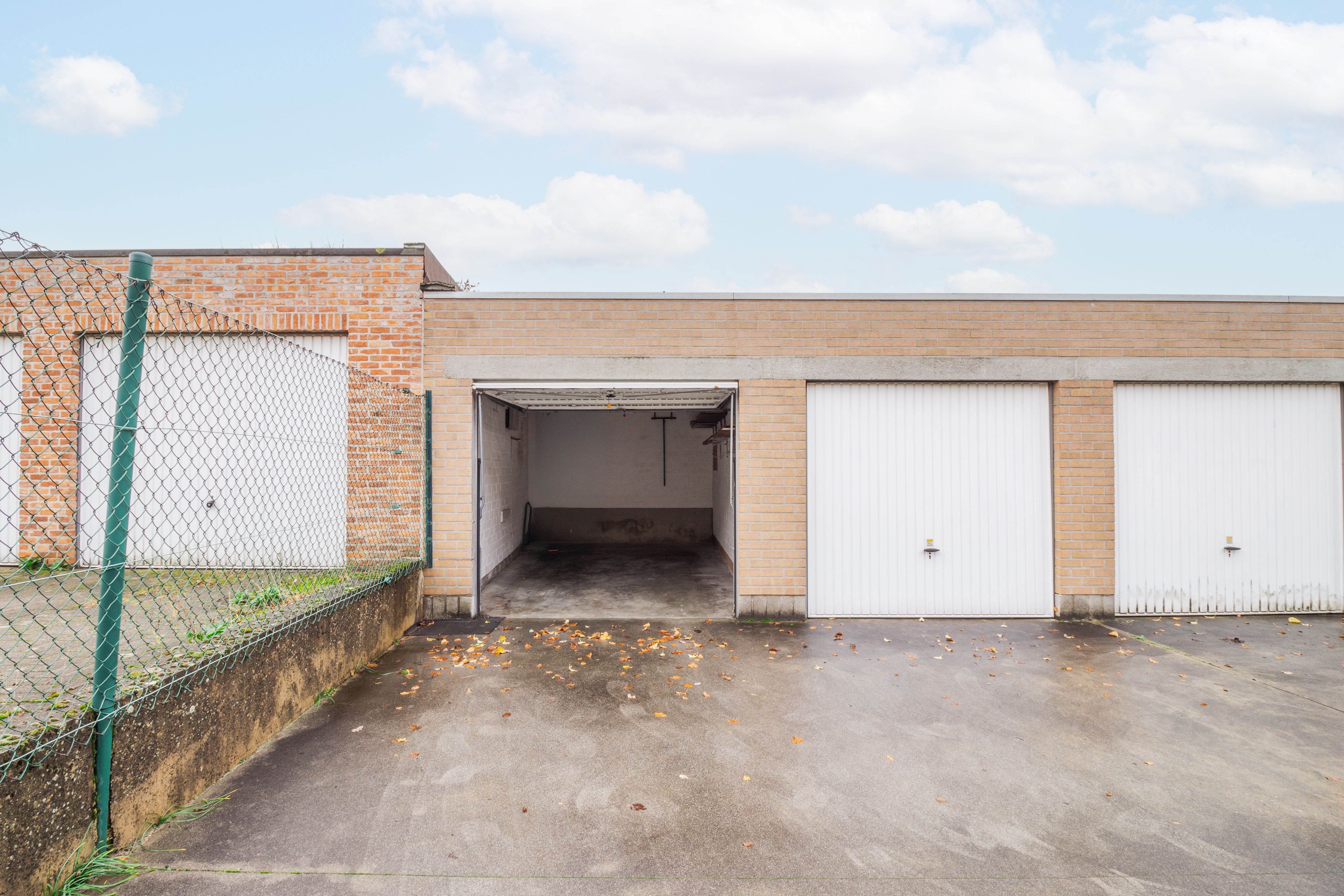 Instapklaar appartement met extra kamer, terras en garagebox foto 16