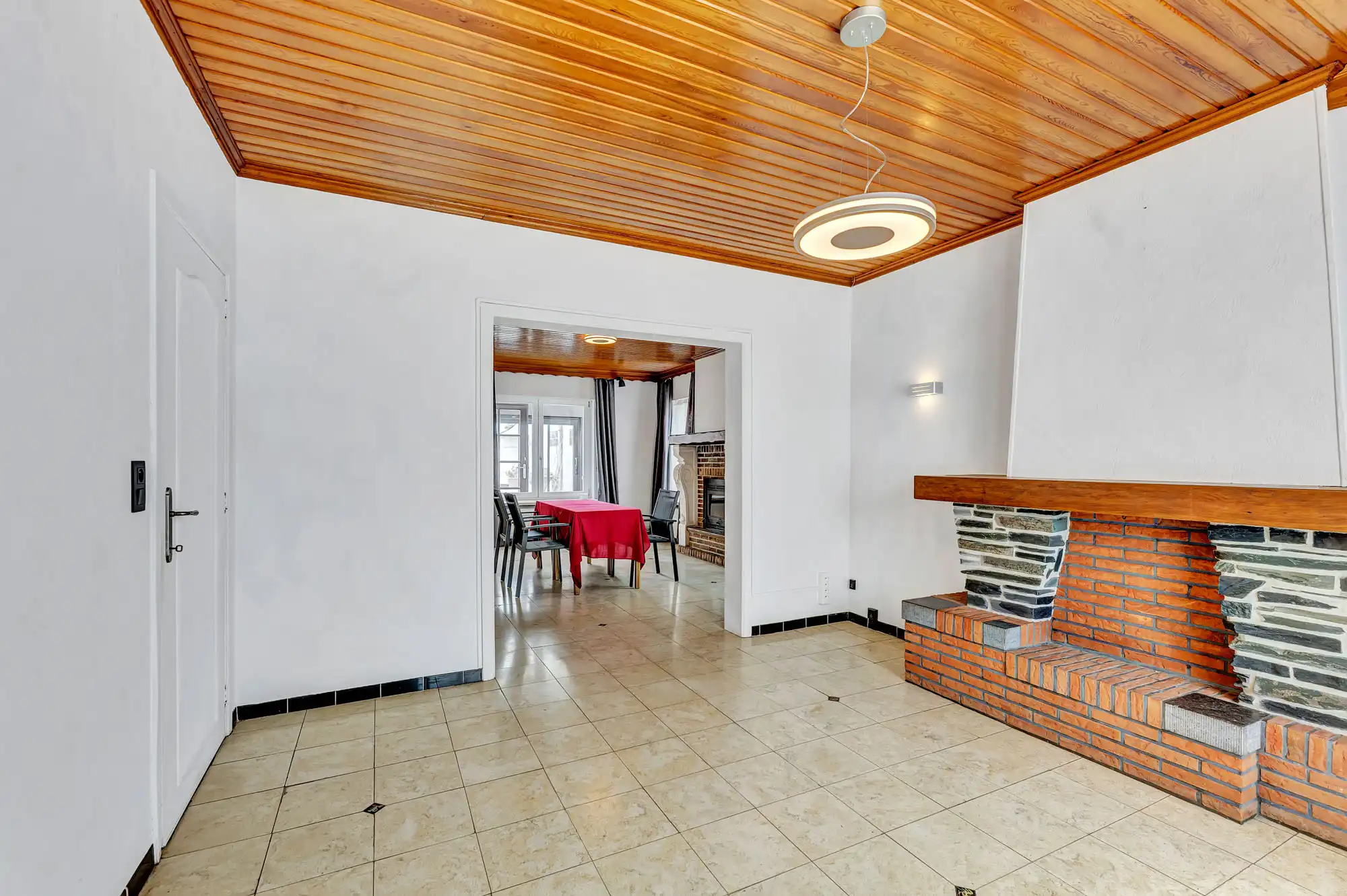Goed onderhouden woning met garage en tuin foto 7