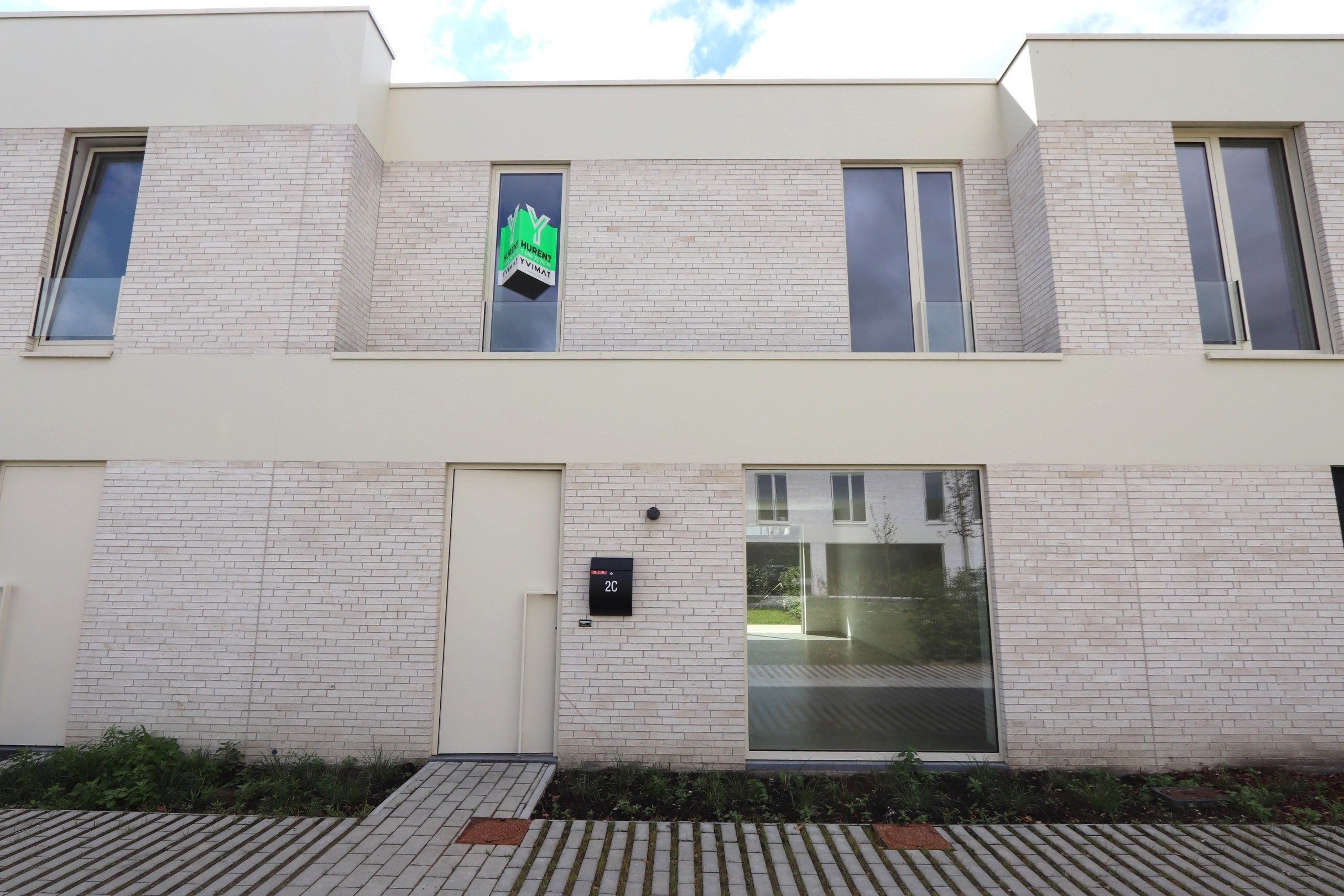BEN-WONING MET CARPORT & 3 SLAAPKAMERS foto {{pictureIndex}}