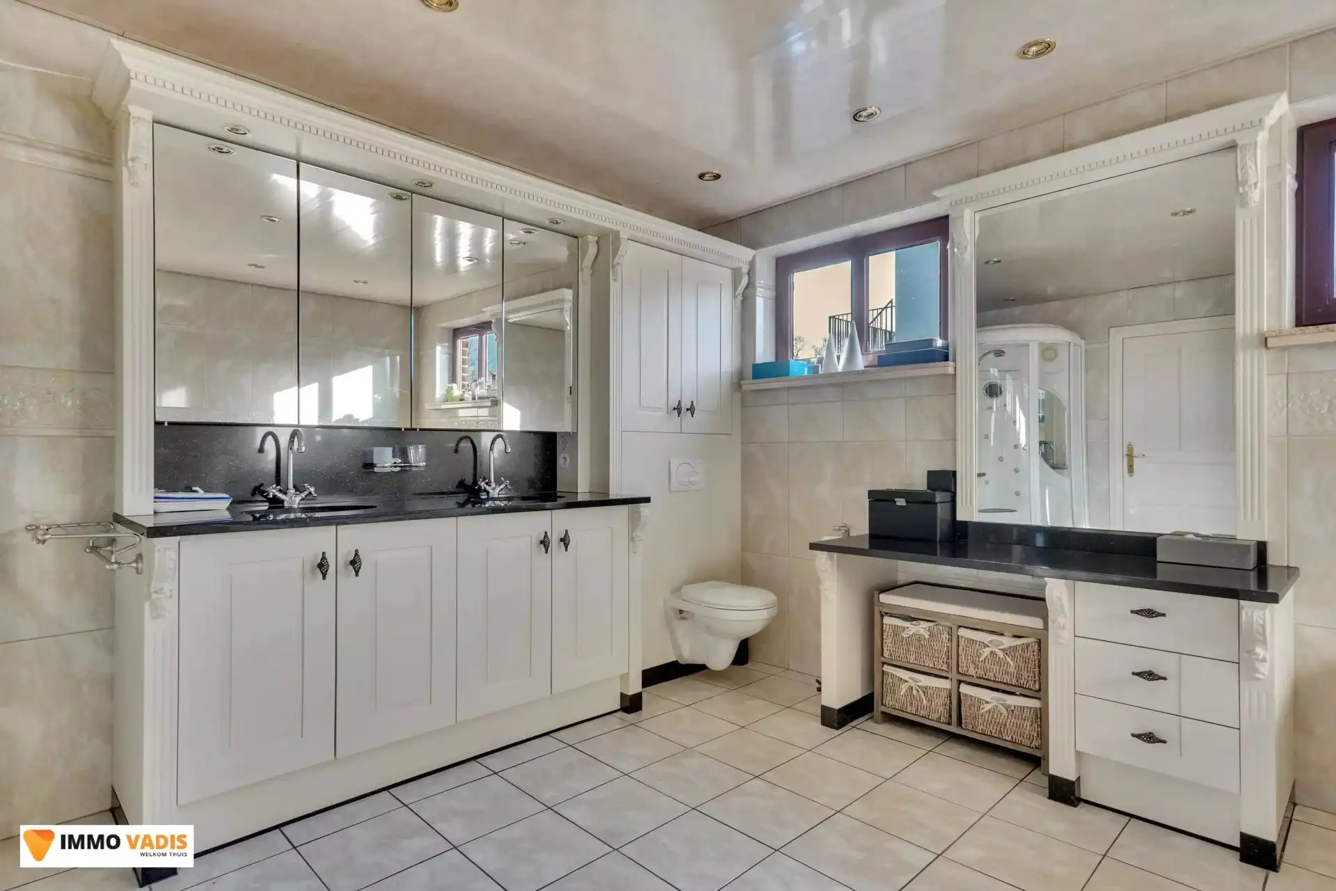 Gunstig gelegen, charmante en uitstekend onderhouden villa foto 8