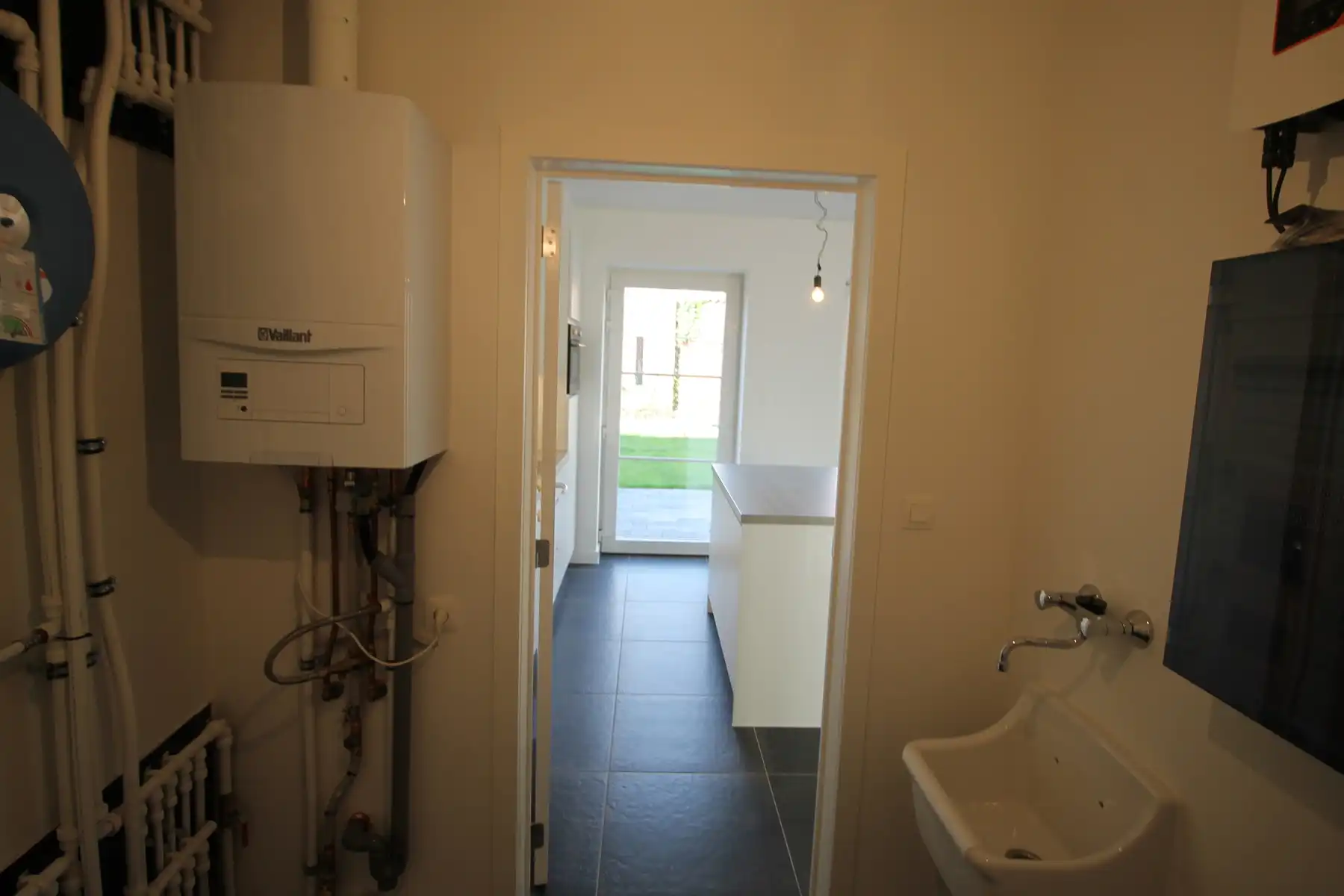 Energiezuinige nieuwbouwwoning met 3 slaapkamers, terras, 2 ondergrondse autostaanplaatsen en kelderberging. foto 7