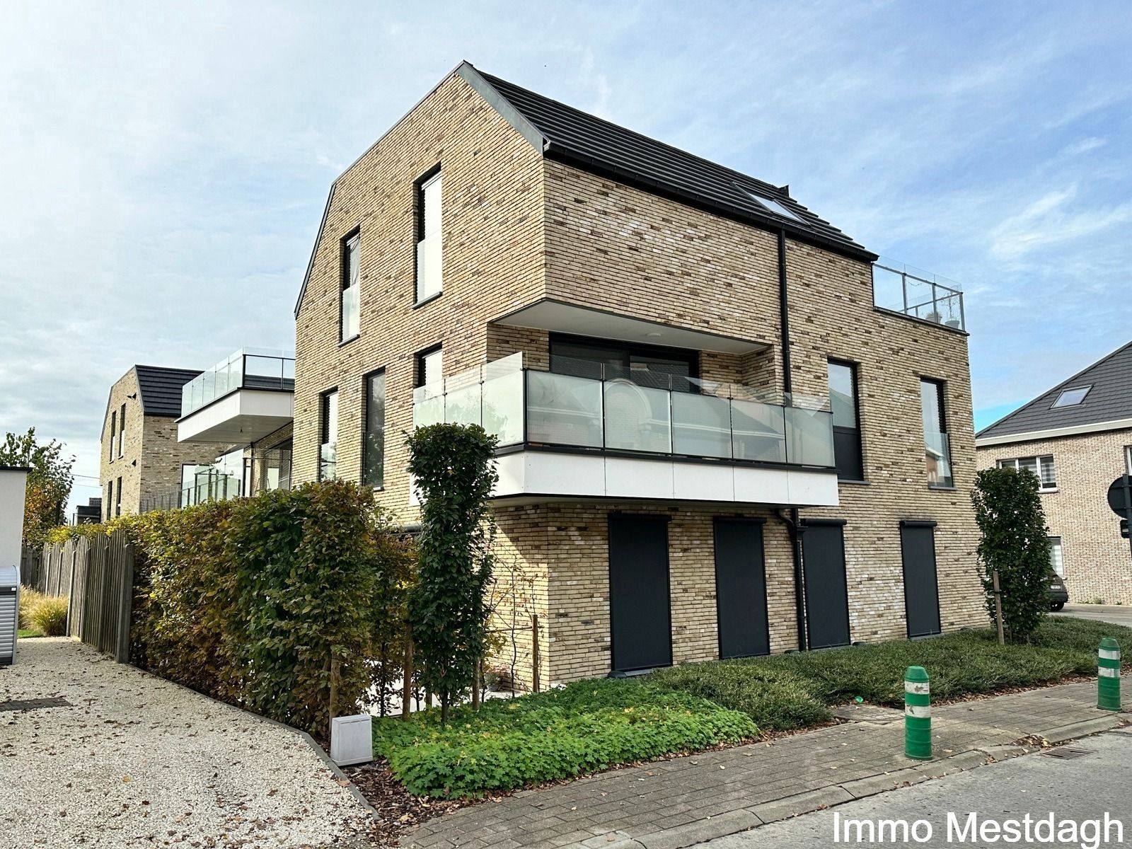 Nieuwbouw appartement op de 2de verdieping, instapklaar, met ruim zuid gericht zonnig terras. foto 2