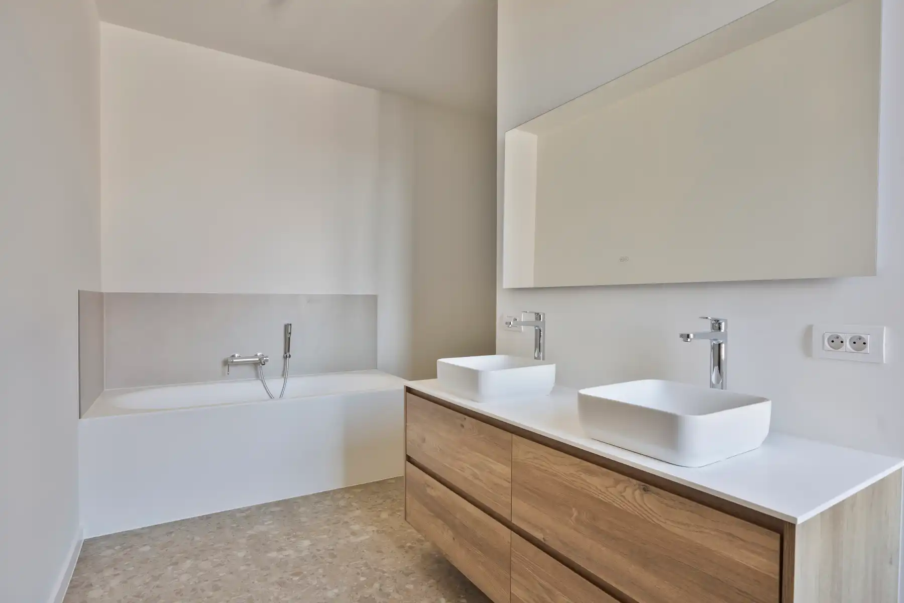 Kwalitatieve totaalrenovatie met zicht op de vesten foto 15