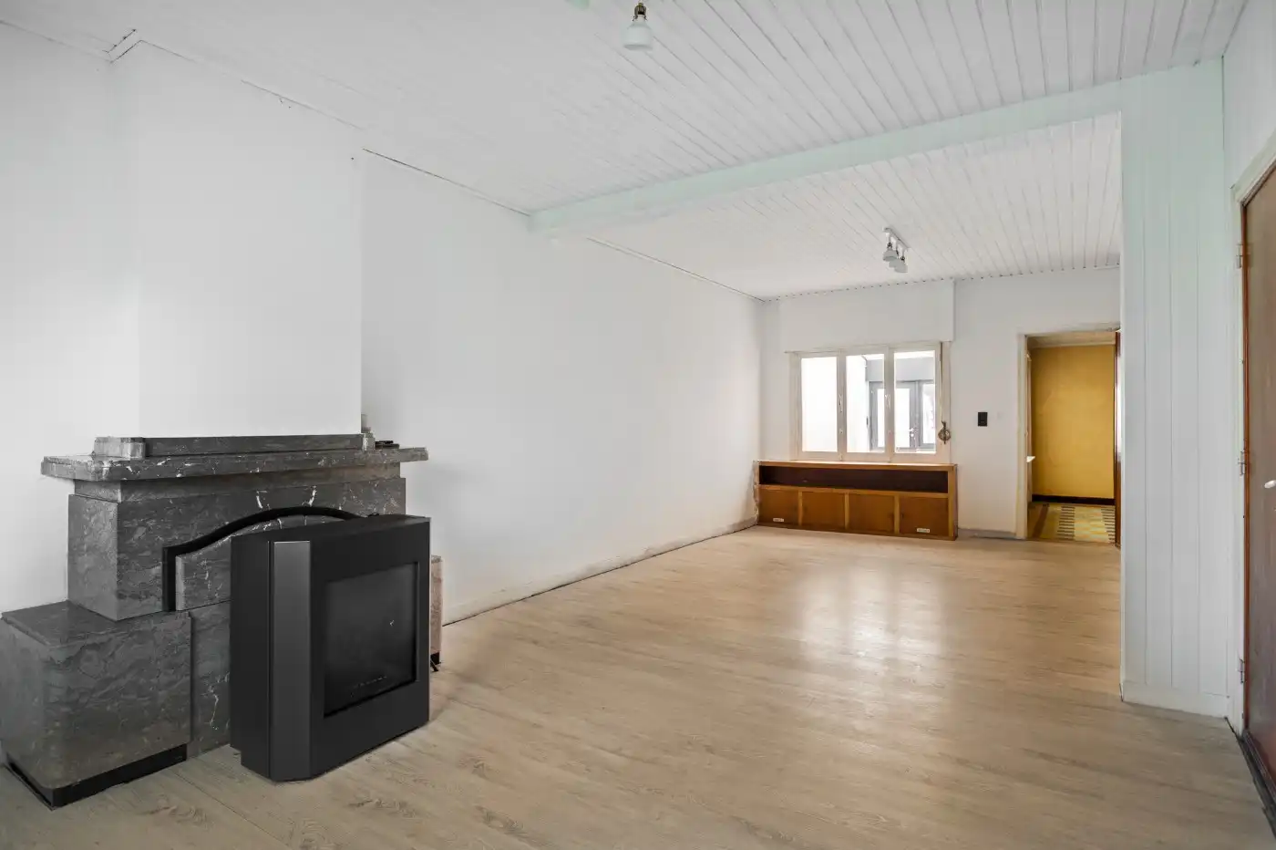 Deels gerenoveerde gezinswoning met 3 à 4 slpk. en tuin foto 4