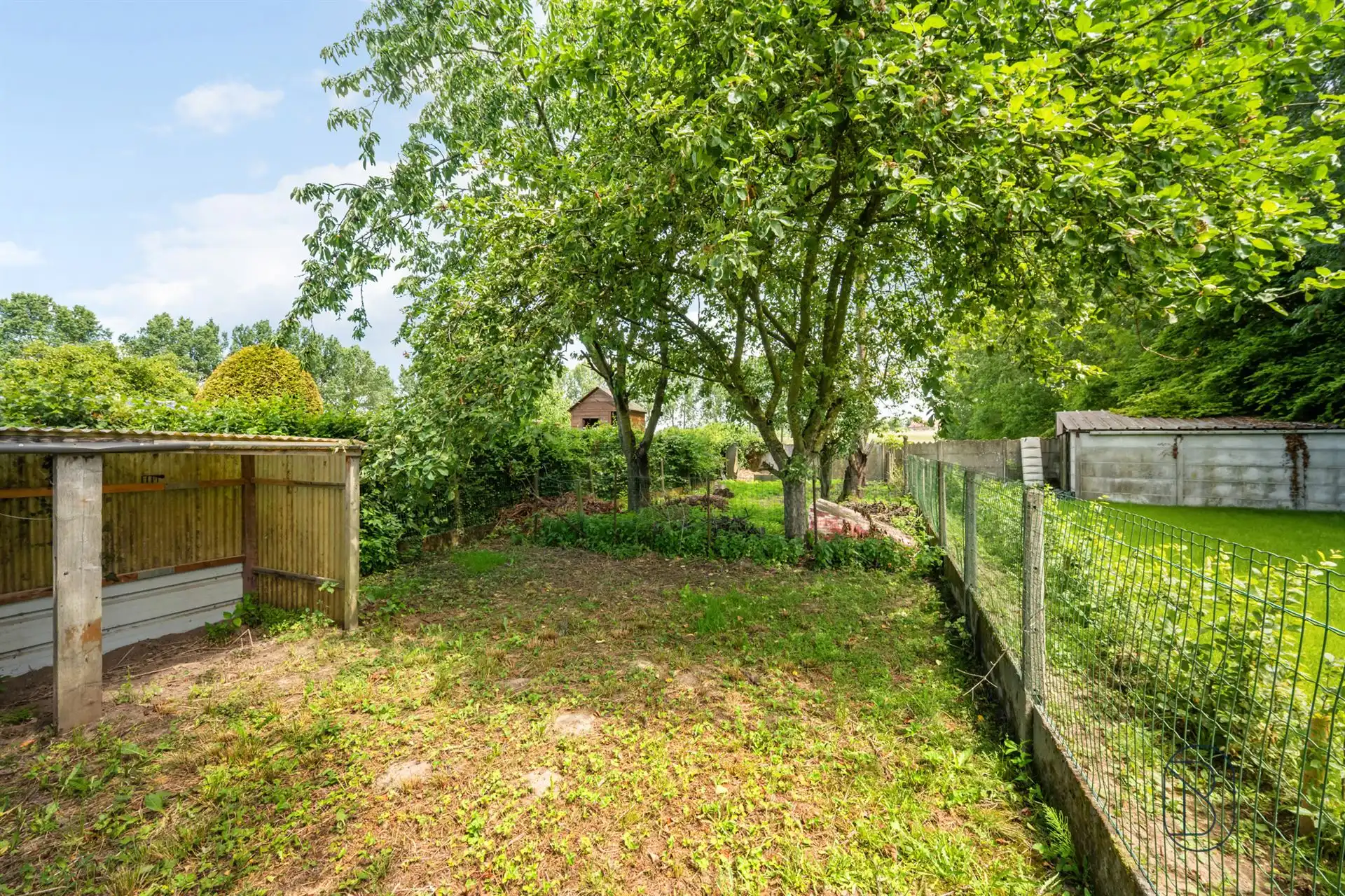 Mooie gerenoveerde halfopen woning met tuin in Saint-Sauveur foto 4