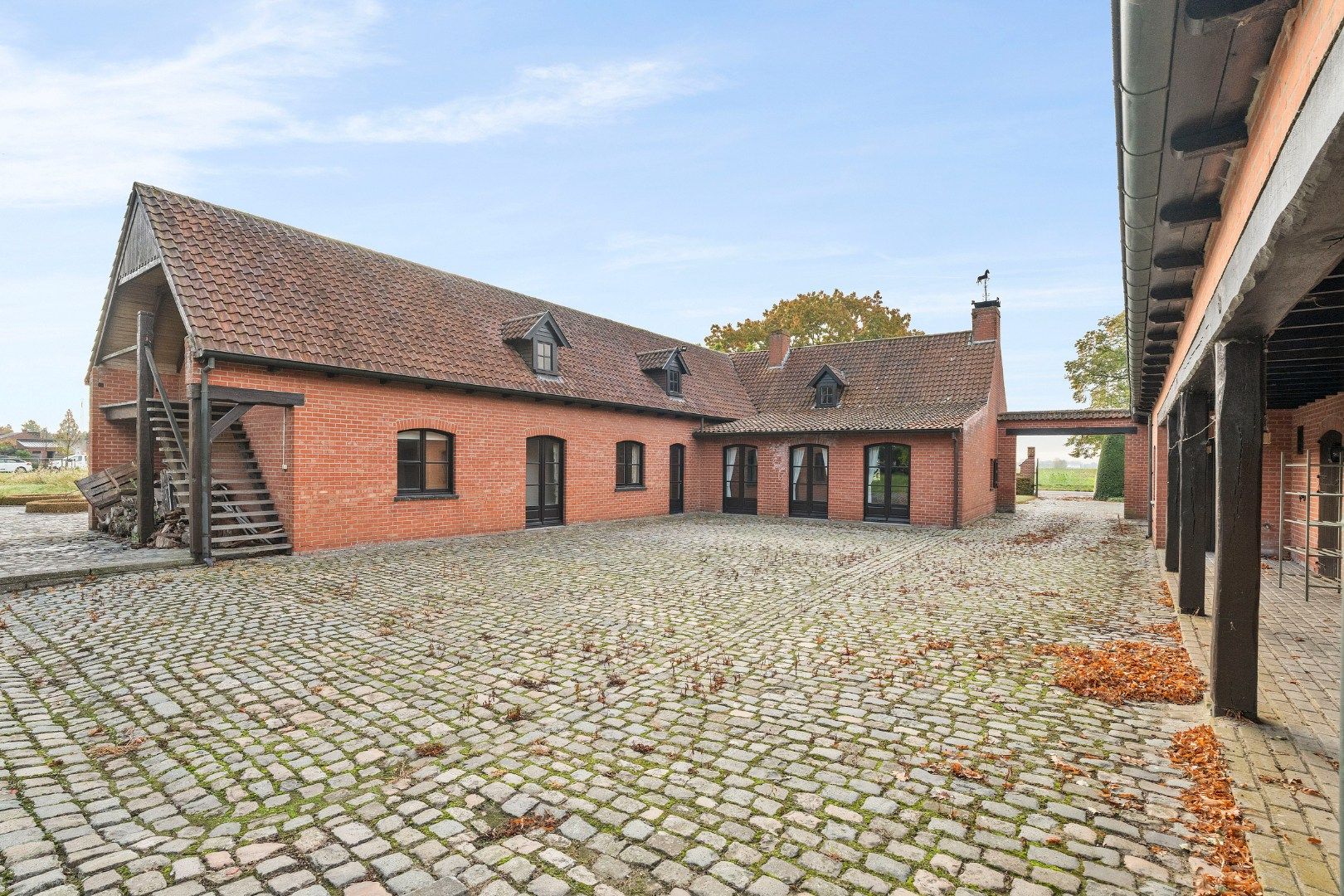 Karaktervolle hoeve met bijgebouwen en verzorgde tuin in Ledegem foto 23