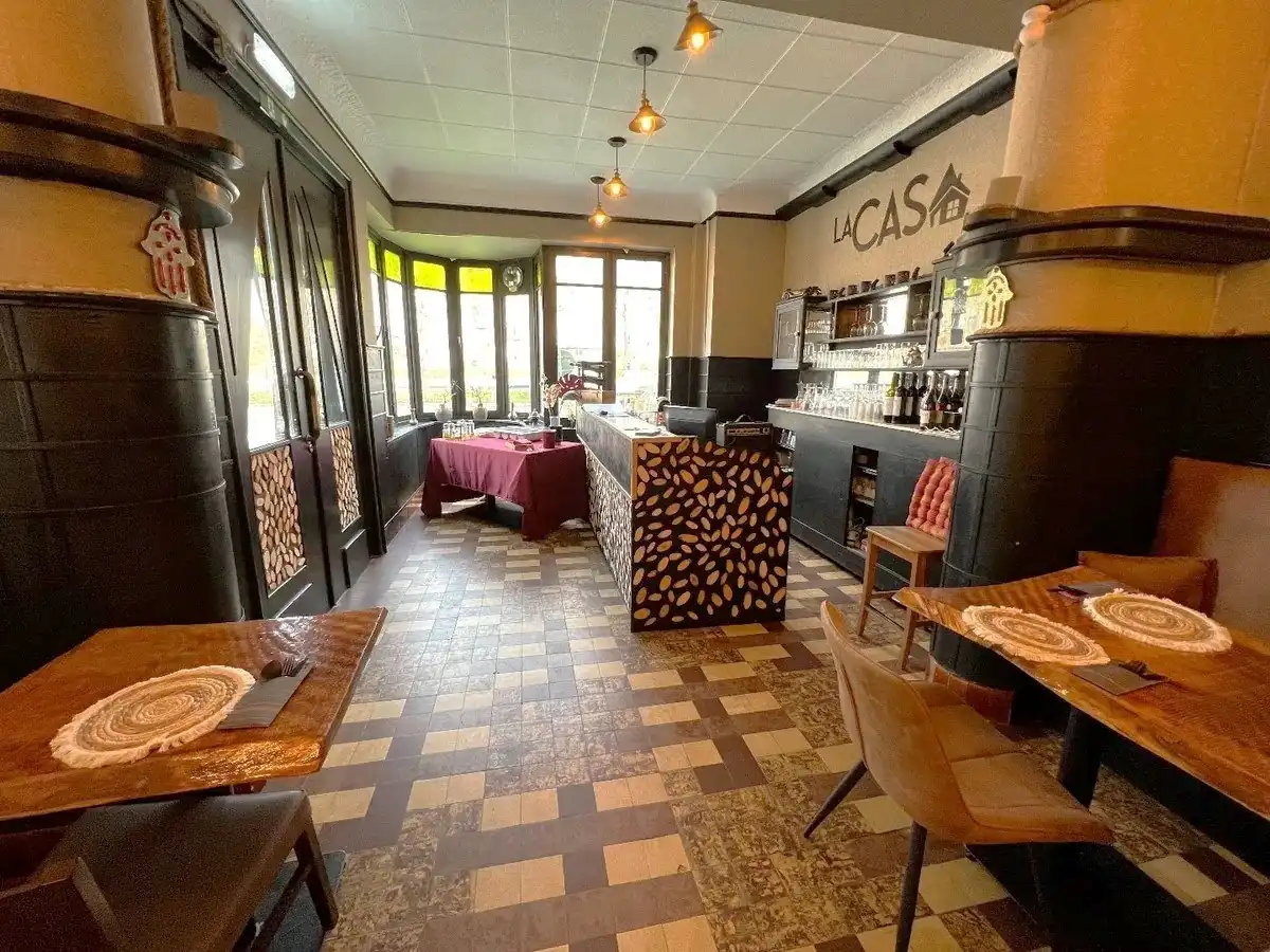 Art-Deco woning op een mooie ligging met mogelijkheid tot 3 slpks (4 à 5 slpks met zolder) en een terras foto 9