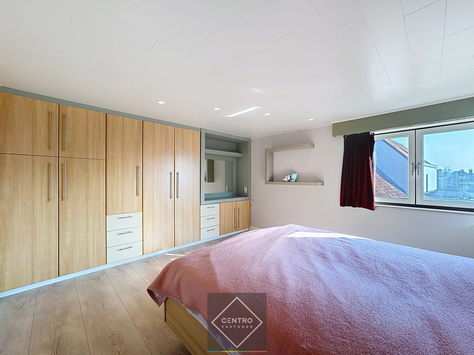 INSTAPKLARE woning met 4 slpks, 2 badks, PRAKTIJKRUIMTE en met MAGAZIJN! foto 20
