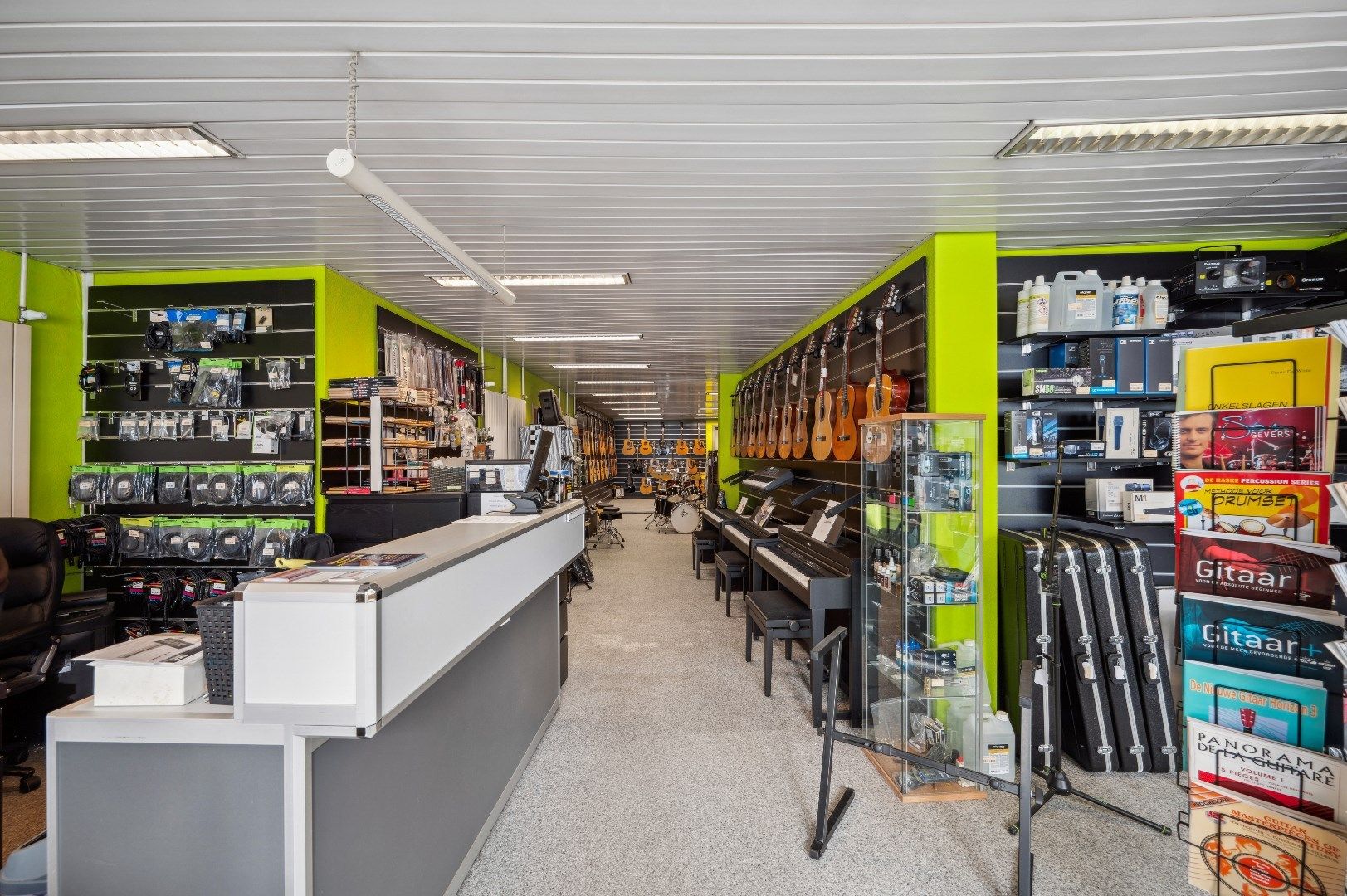 2 gekoppelde woningen met handelsruimte en woonst foto 2