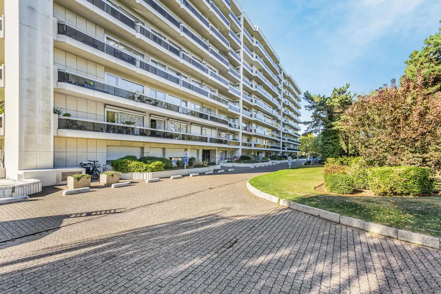 Studio op glvls met balkon en kelder foto 16