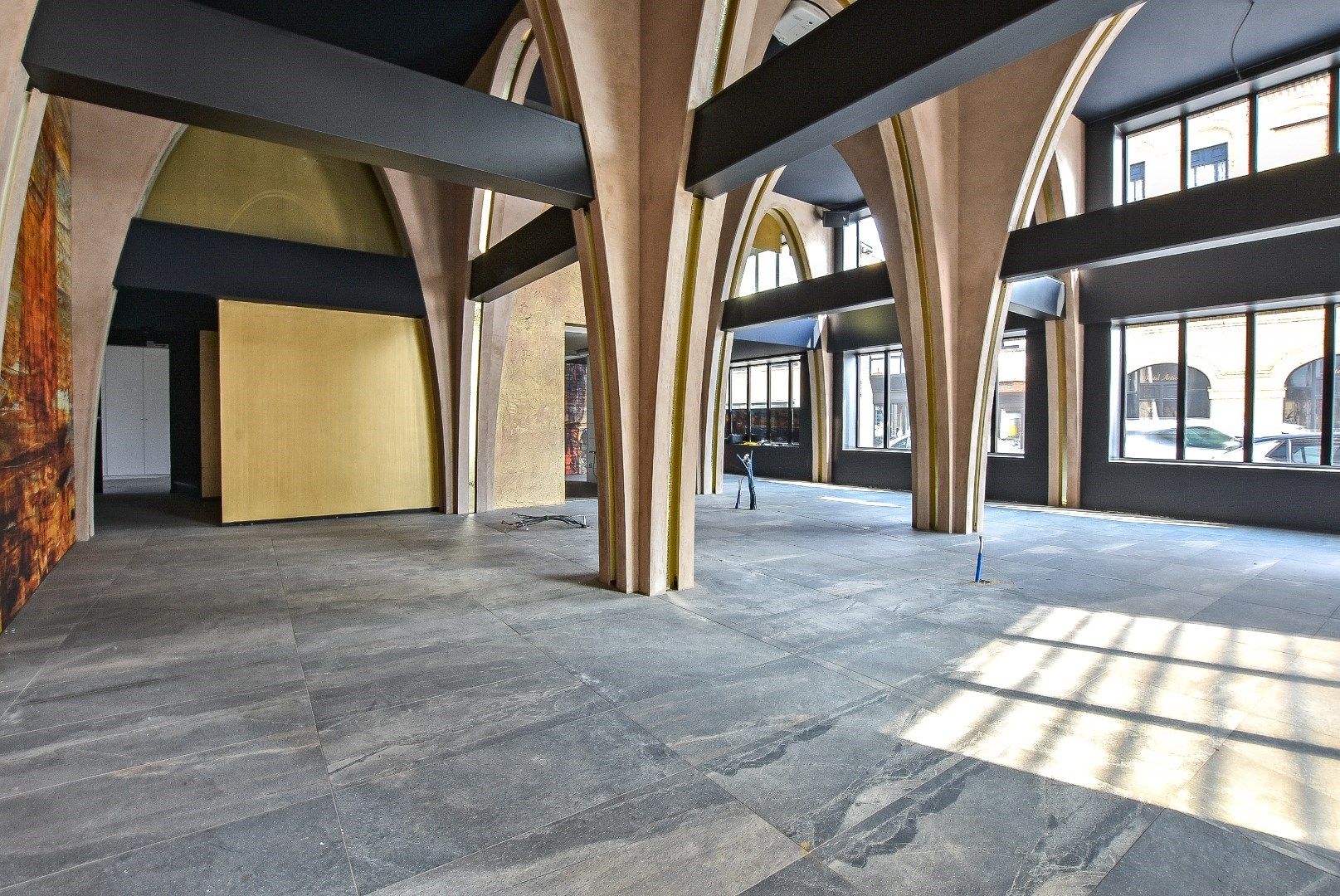 Klassevolle handelszaak op commerciële toplocatie te Diksmuide! foto 5