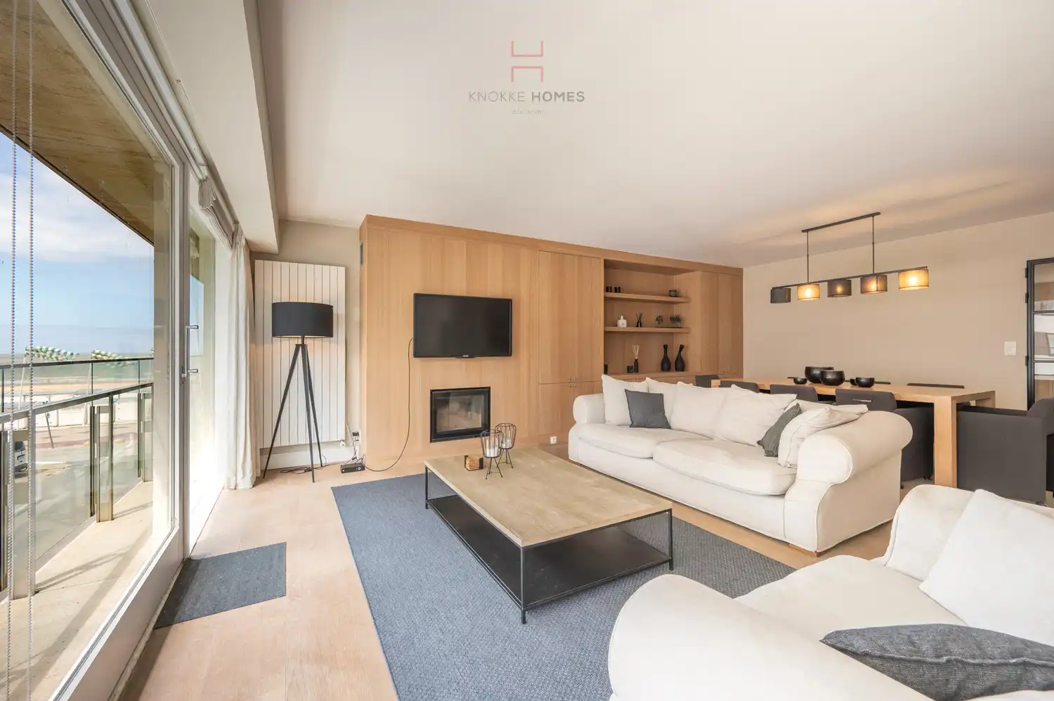 Instapklaar vernieuwd appartement met een mooi zijdelings zeezicht in Duinbergen foto {{pictureIndex}}
