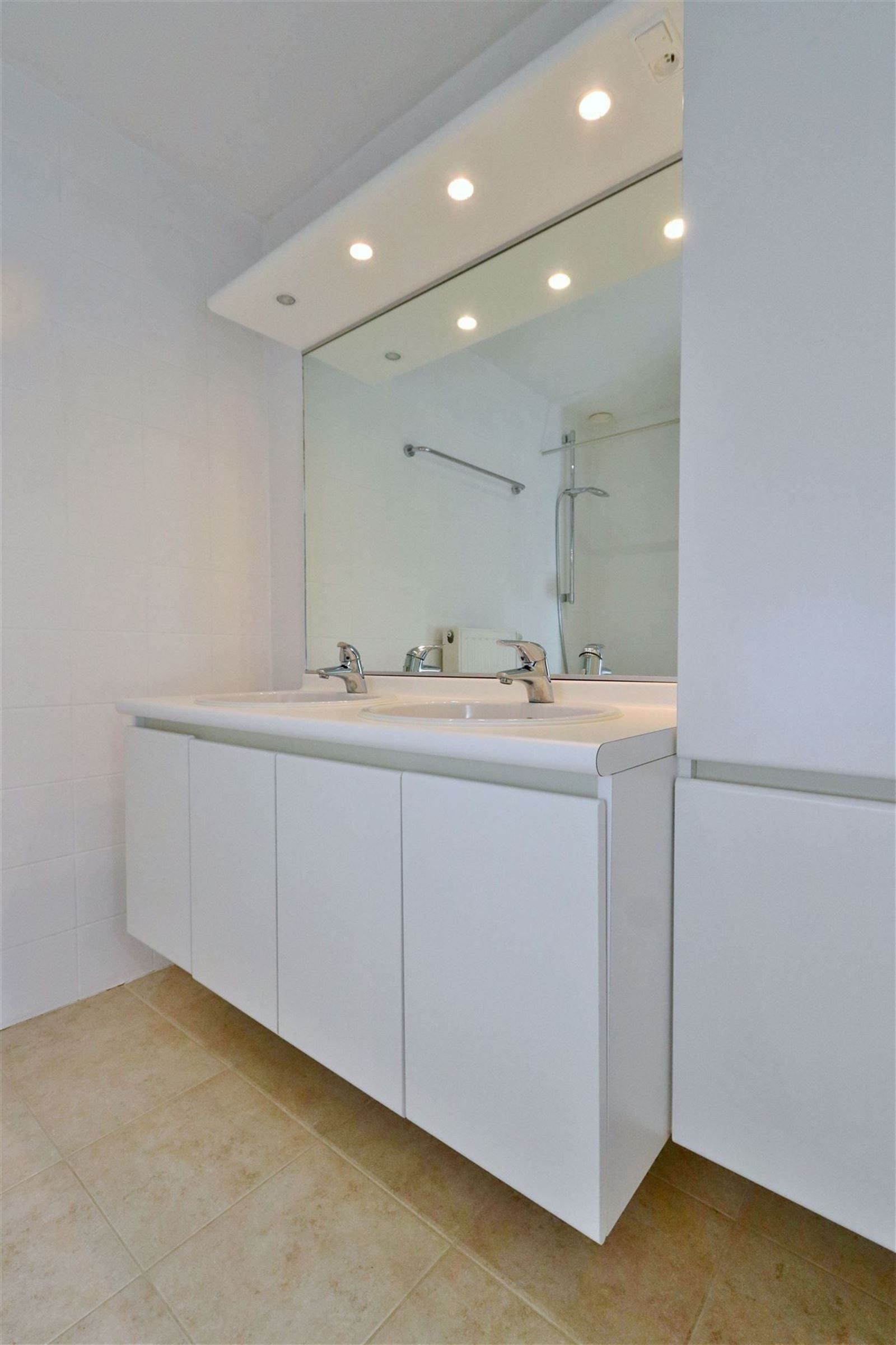 Appartement met 2 slaapkamers + garagebox te Buizingen  foto 10
