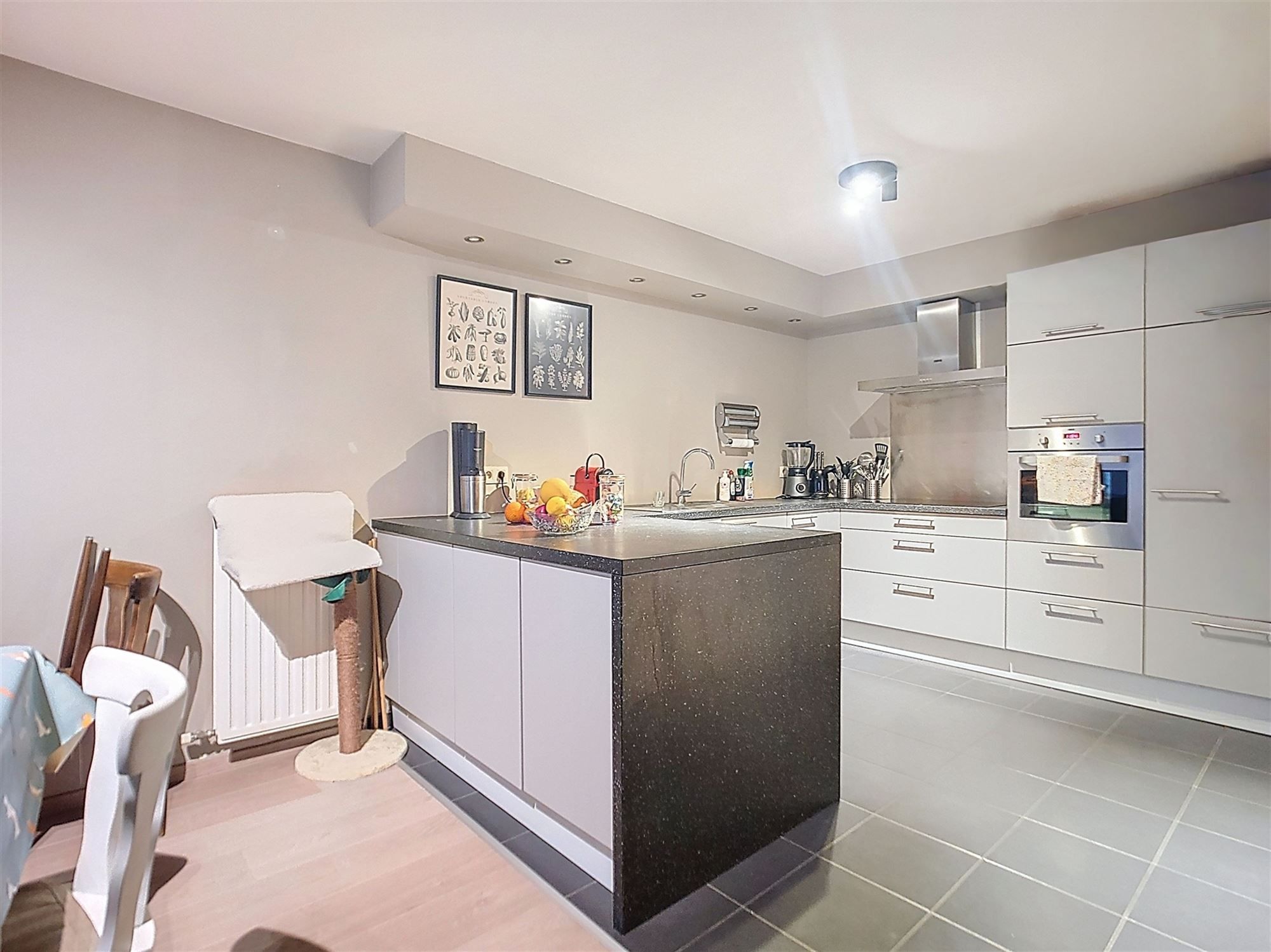 Ruim 2 slaapkamer appartement in het centrum foto 2