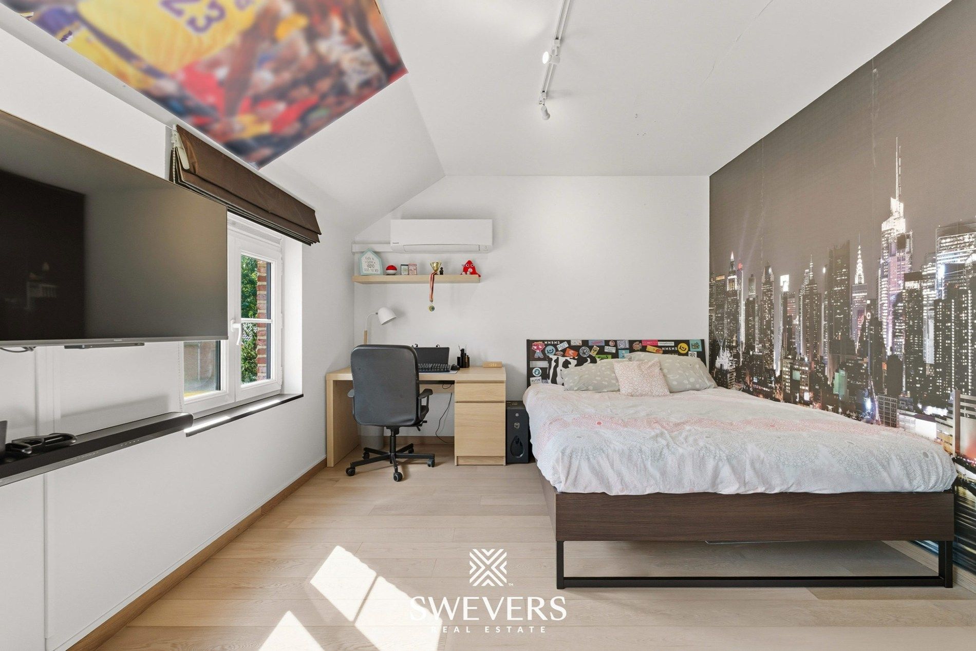 HOB met 3 slaapkamers, bureau en zwembad   foto 19