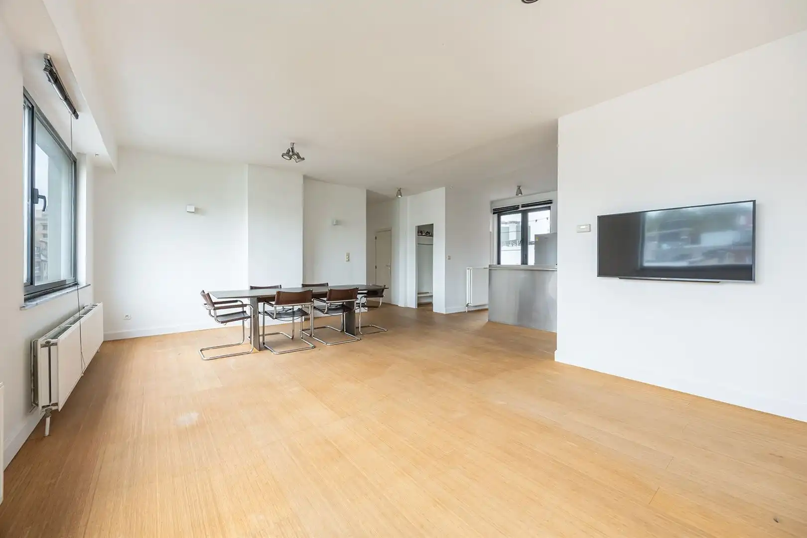 Licht appartement met 2 slaapkamers aan het Zuidpark foto 3