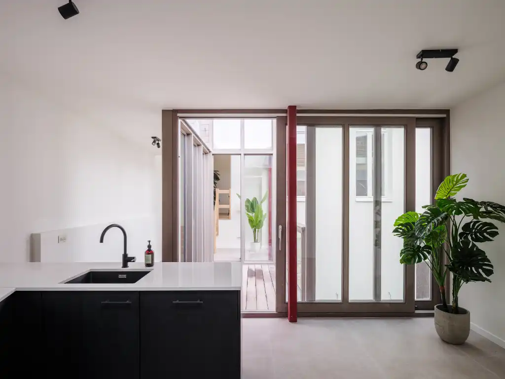 Luxueus appartement met groot volume en terras op toplocatie aan de Sint-Michielskerk foto 9