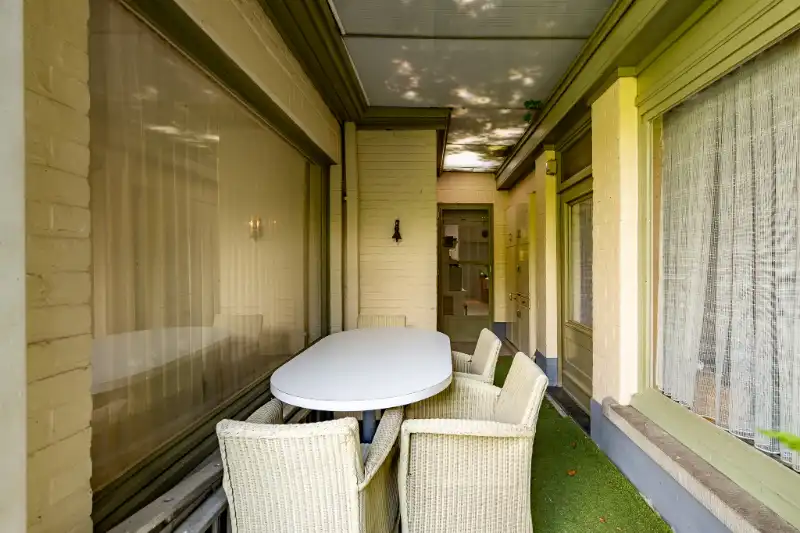 Centraal gelegen ruime woning met 4 slaapkamers. foto 24