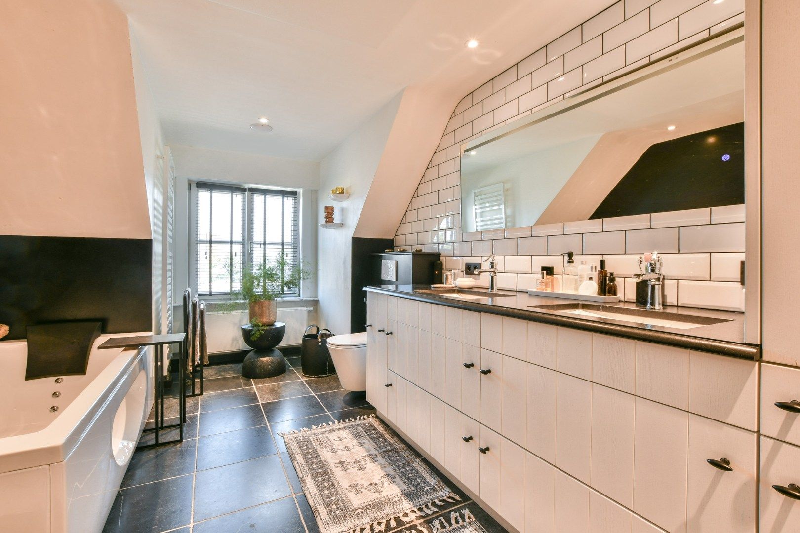 Prachtig gerenoveerde villa met charmante elementen in het centrum van Lissewege! foto 24