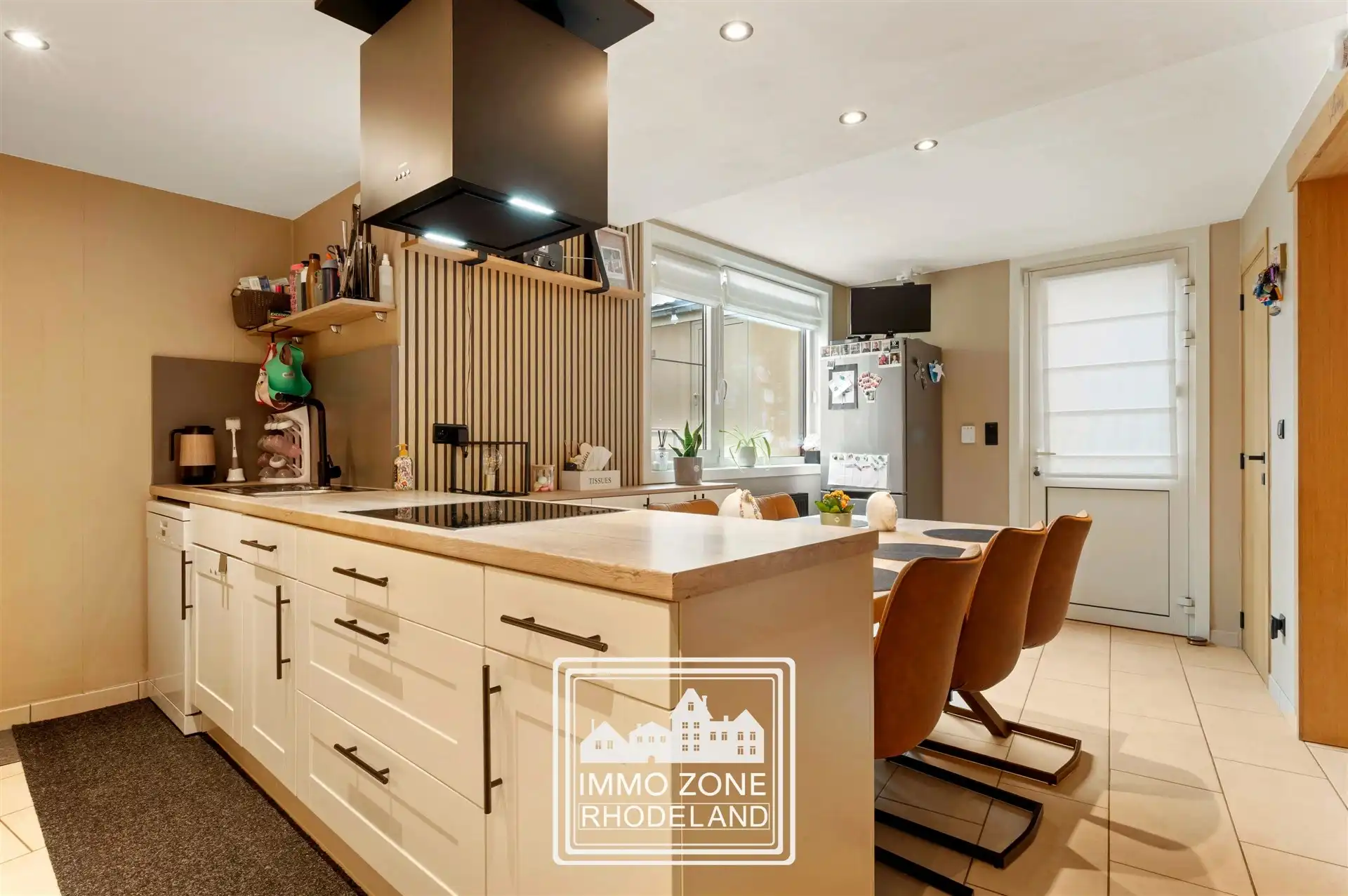 Knappe instapklare woning met 3 slpks, garage en mooie tuin  foto 10