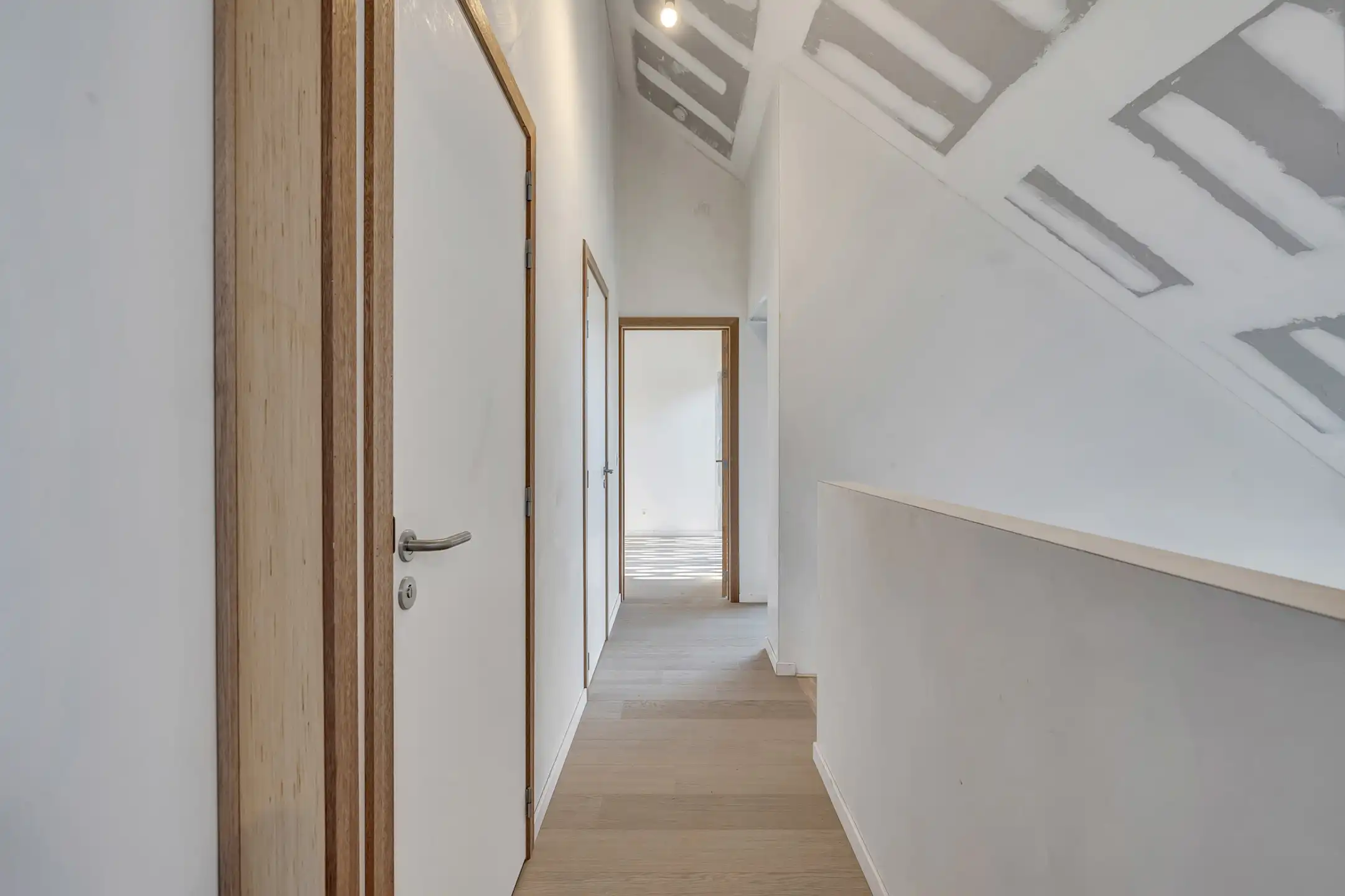 Prachtige half open nieuwbouwwoning in uniek woonerf foto 14