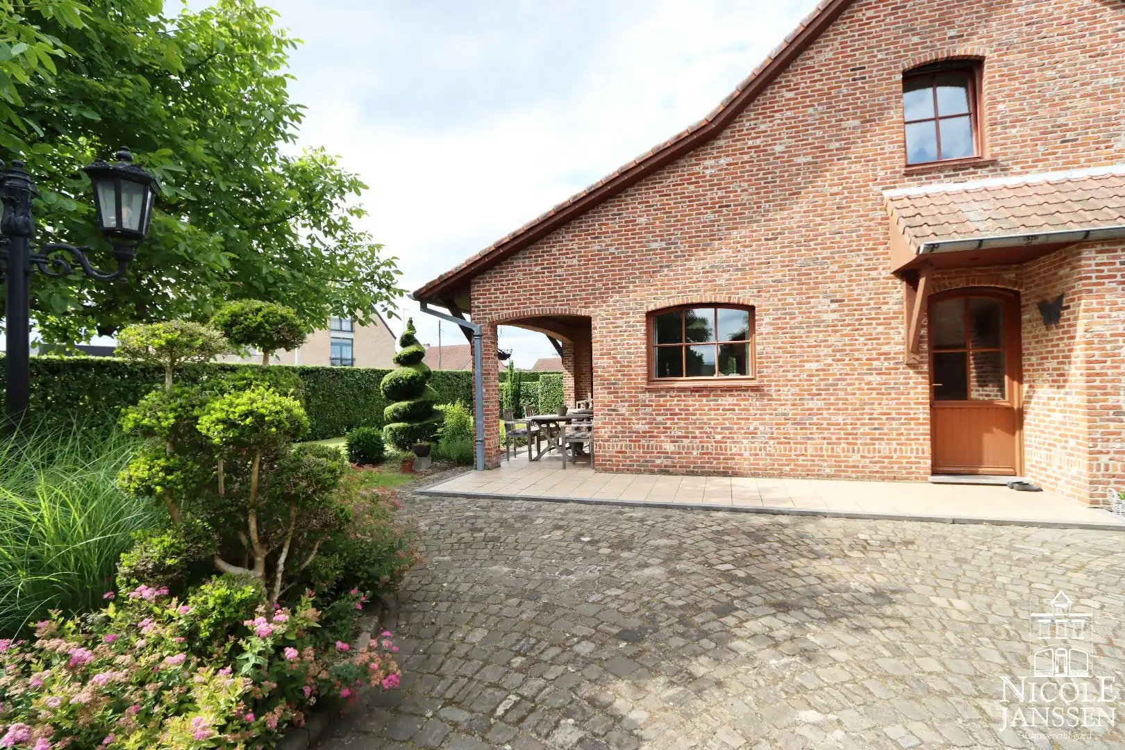 Instapklare en ruime gezinswoning met garage en diepe tuin in het gezellige Beek foto 26