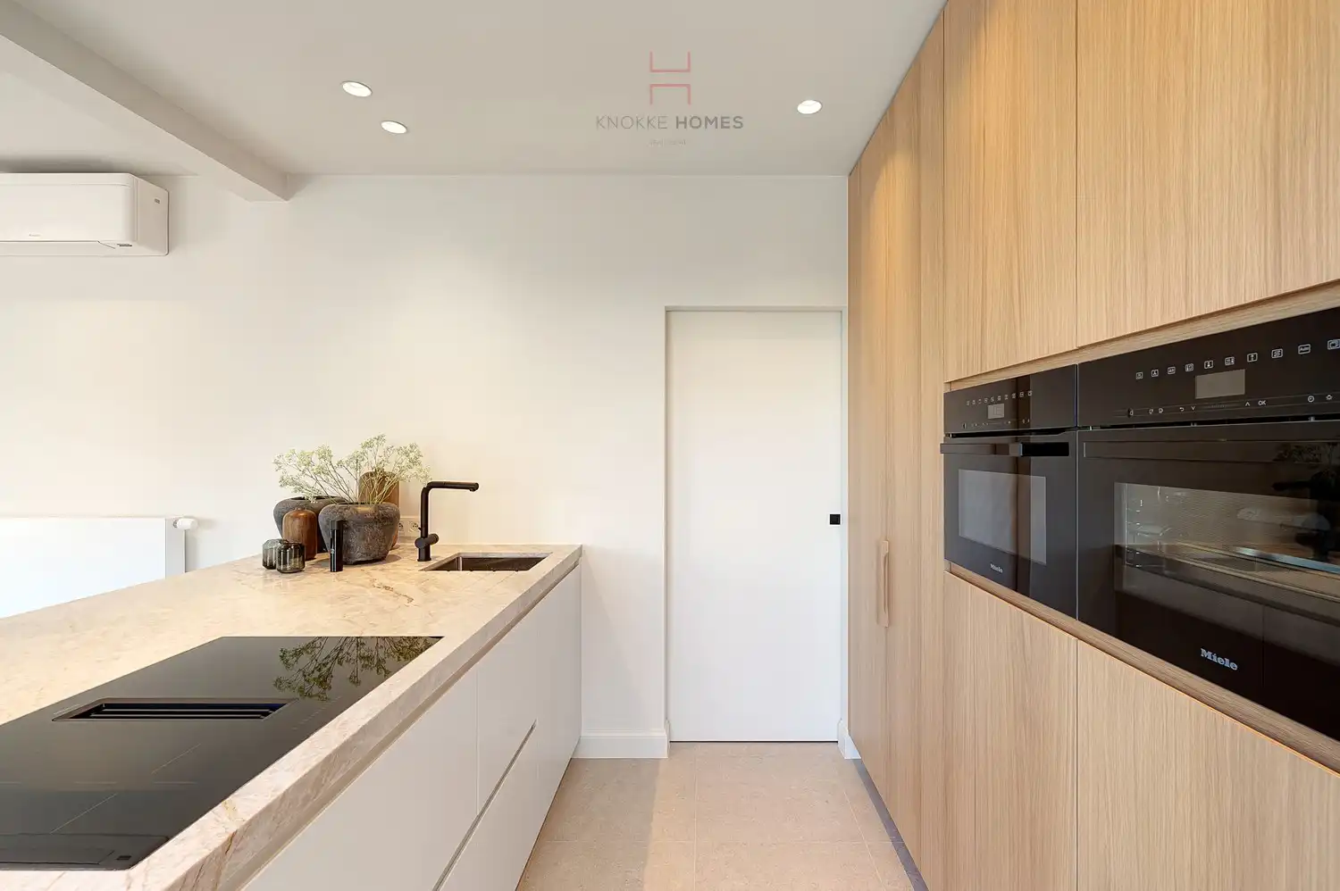 Uitzonderlijk gerenoveerde koppelvilla op topligging in Duinbergen foto 20