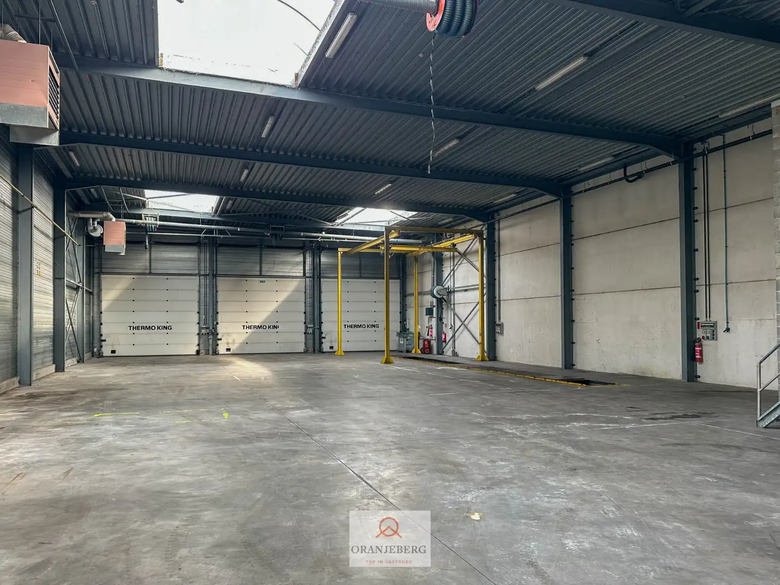 Groot hoekmagazijn (650m²) Te Huur met hoge bereikbaarheid vlakbij R4 foto 13