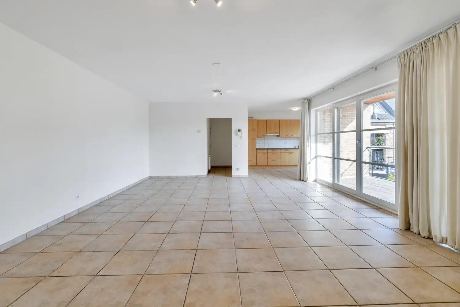 Ruim, licht en zorgeloos wonen in het hart van Lanaken! foto 5
