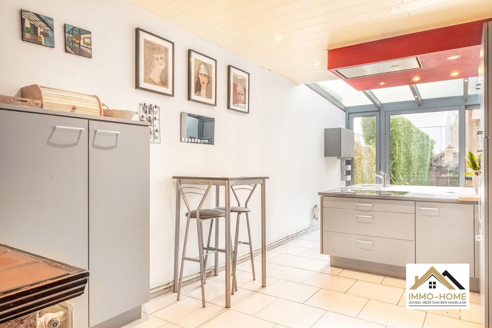 Lichtrijke halfopen bebouwing op toplocatie foto 5