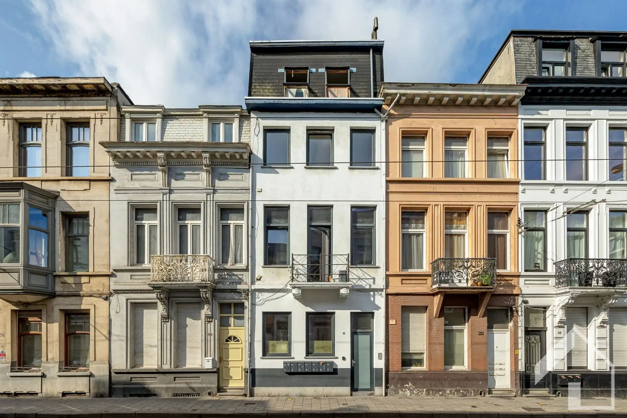 Opbrengsteigendom bestaande uit 7 studio's: mooi rendement! foto {{pictureIndex}}