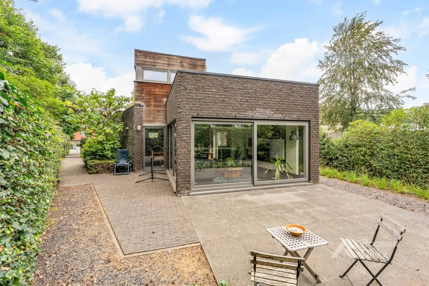 Gezinswoning met stijlvolle architectuur op wandelafstand van natuurgebied foto 4