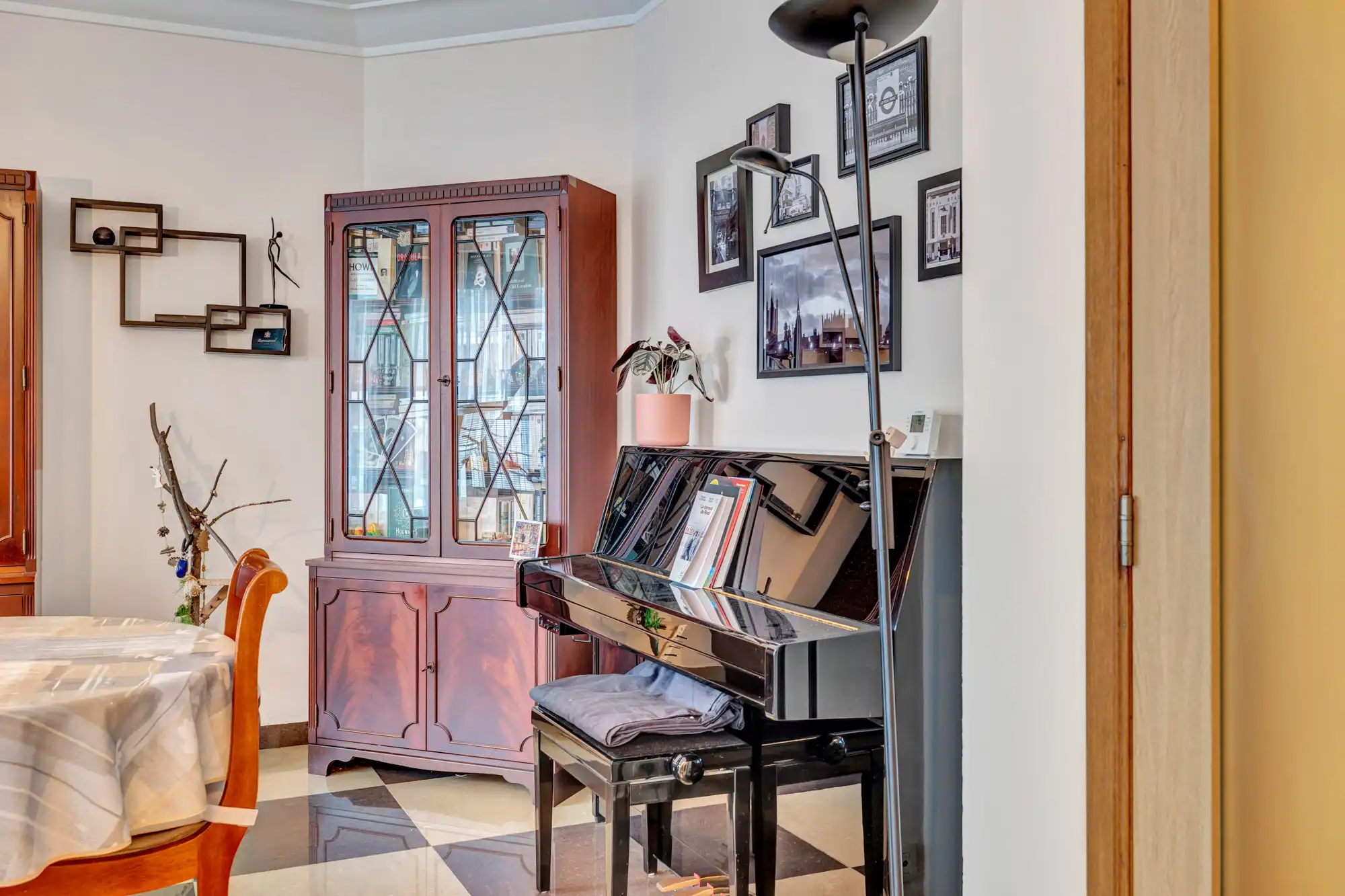 Gerenoveerd 2-slaapkamerappartement in Sint-Agatha-Berchem foto 8