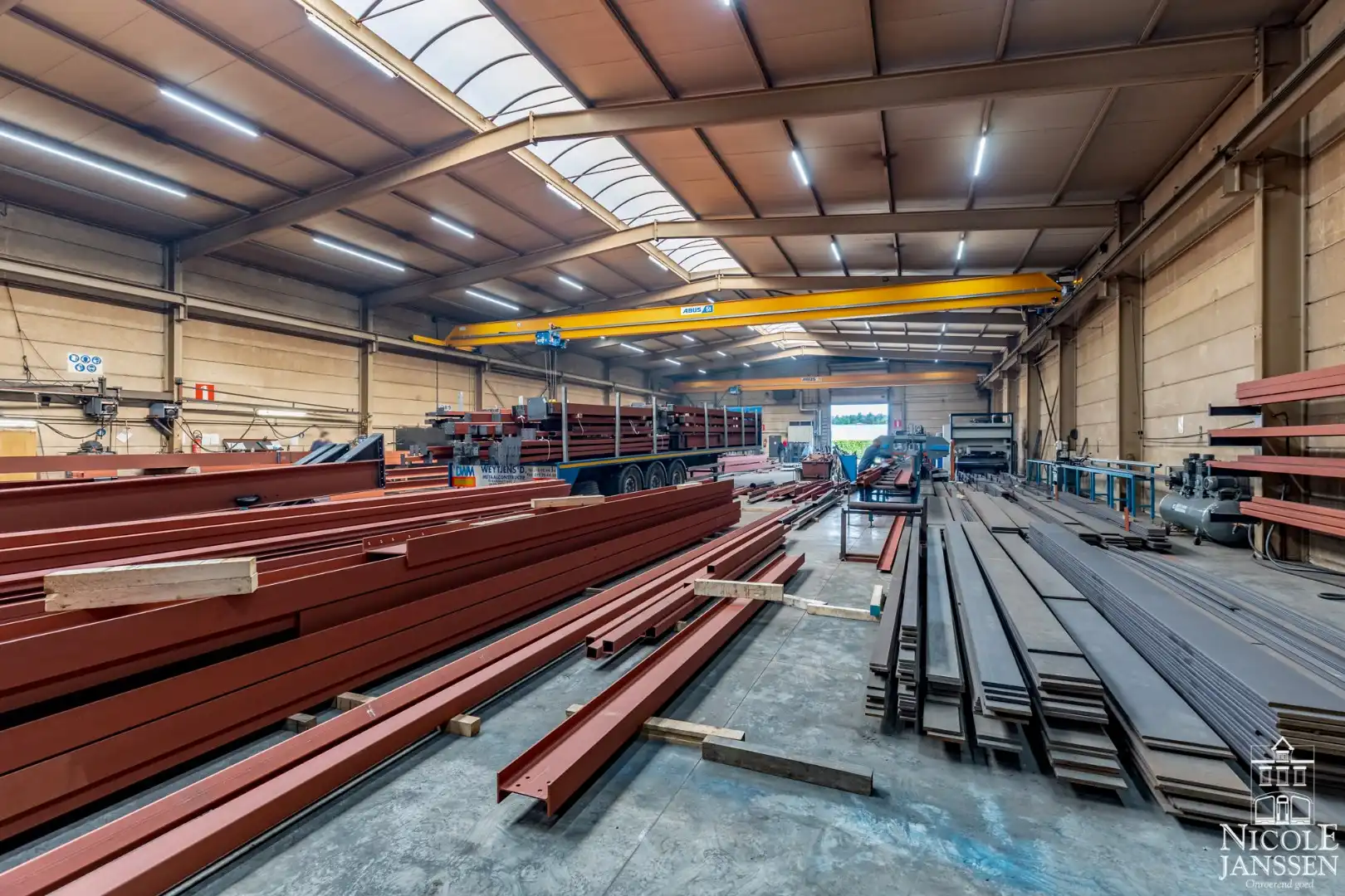 Bedrijfshal met kantoorruimte gelegen op de KMO-zone Kleine Heide. foto 6