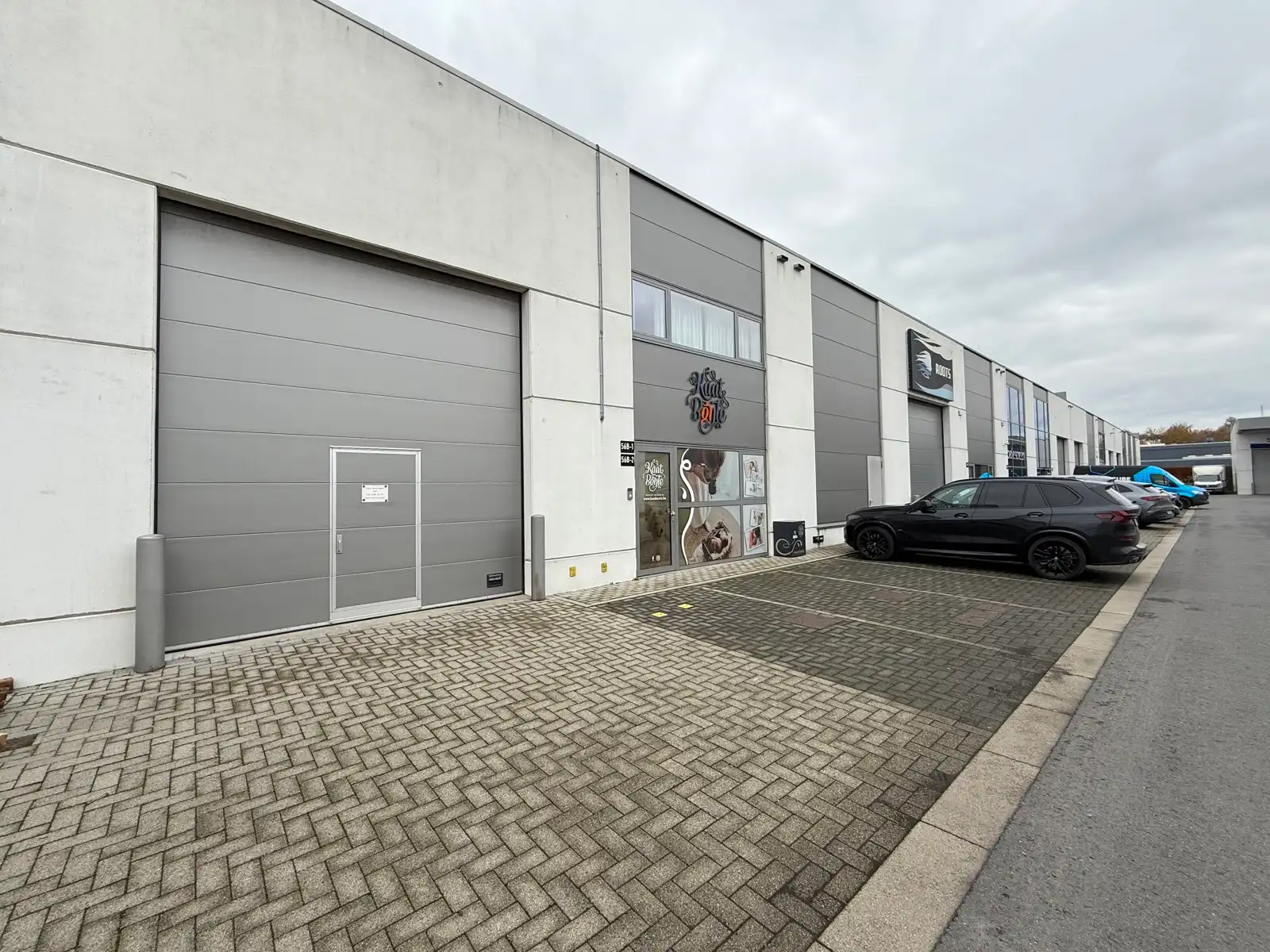 Perfect afgewerkt industriepand met kantoor en loods foto 38