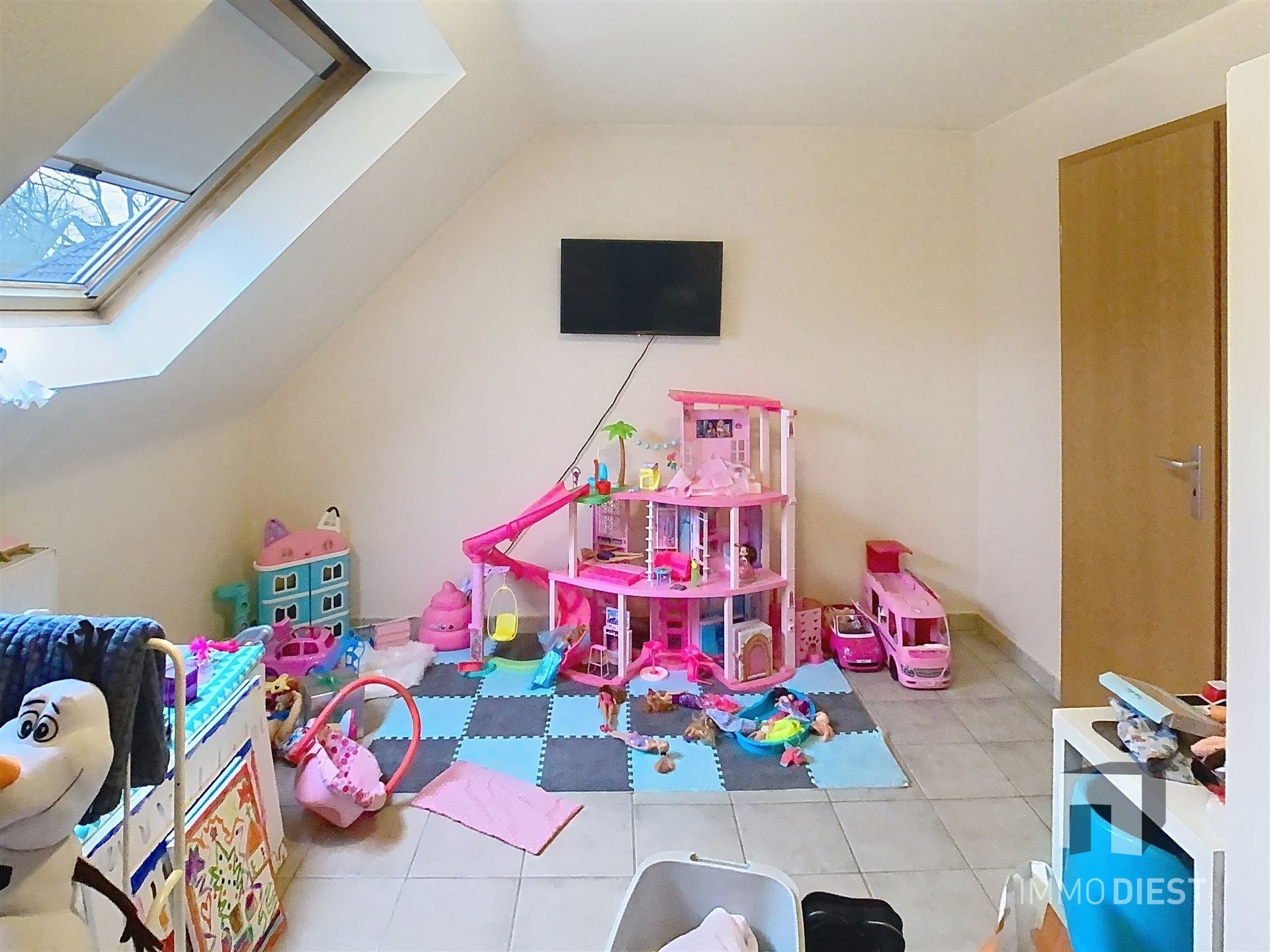 Triplex met 2 slaapkamers en inpandige garage foto 8