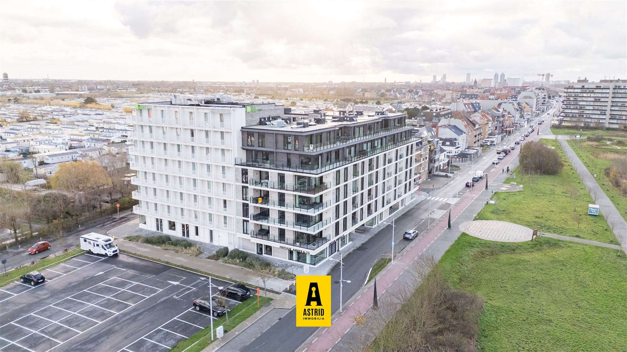 Luxueus (quasi nieuw) appartement vlakbij het strand!  foto 20