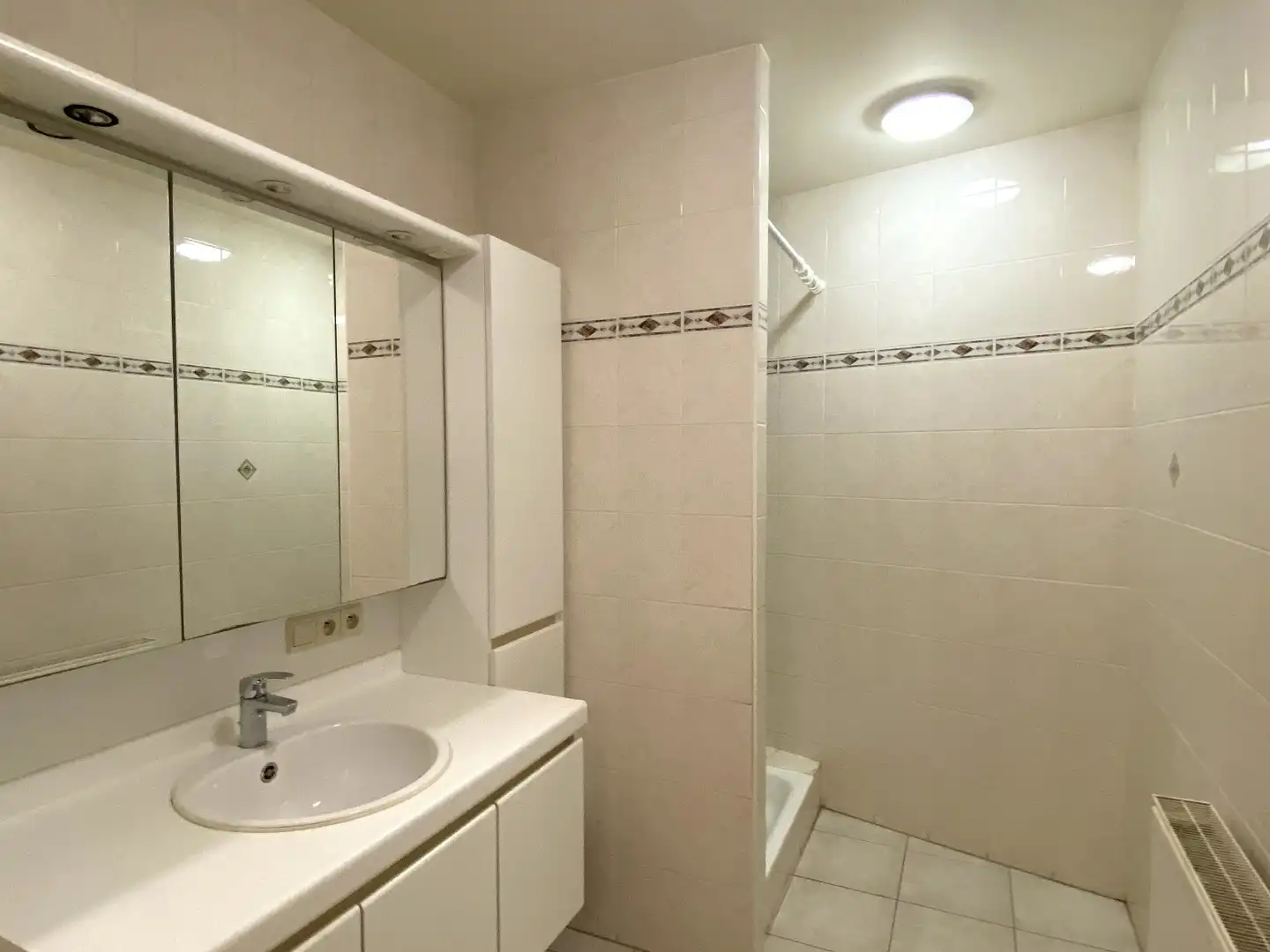 GEZELLIG APPARTEMENT MET 2 SLPKS EN GARAGEBOX | GEZELLIG TERRAS foto 8