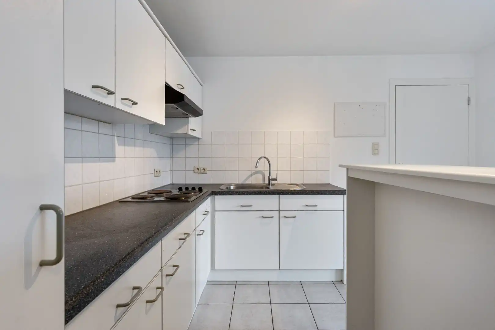 Uitstekend gelegen, betaalbaar en lichtrijk appartement te Lummen foto 3