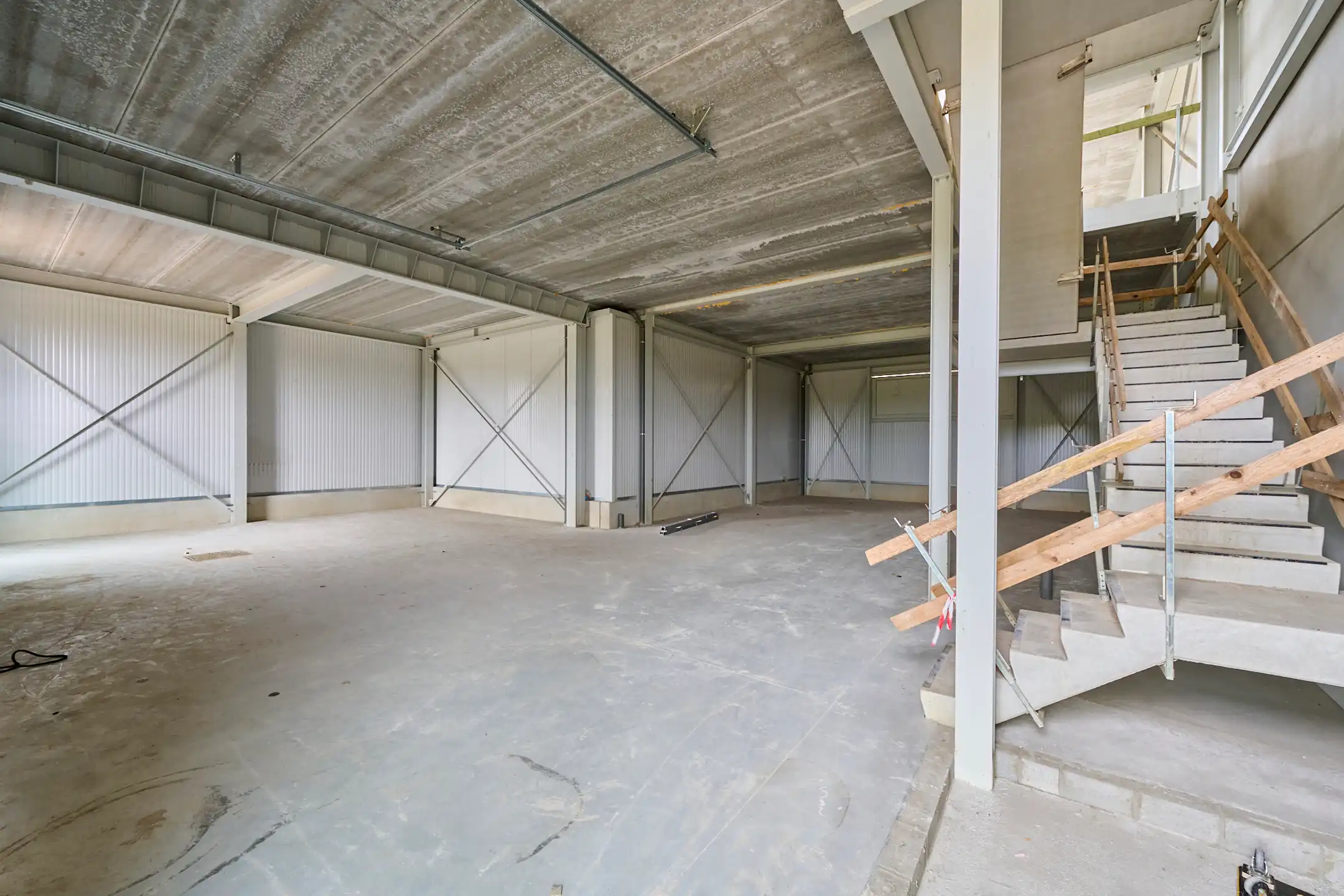 TE KOOP GENK: KMO-unit | kantoren | woonst - Kompellaan foto 8