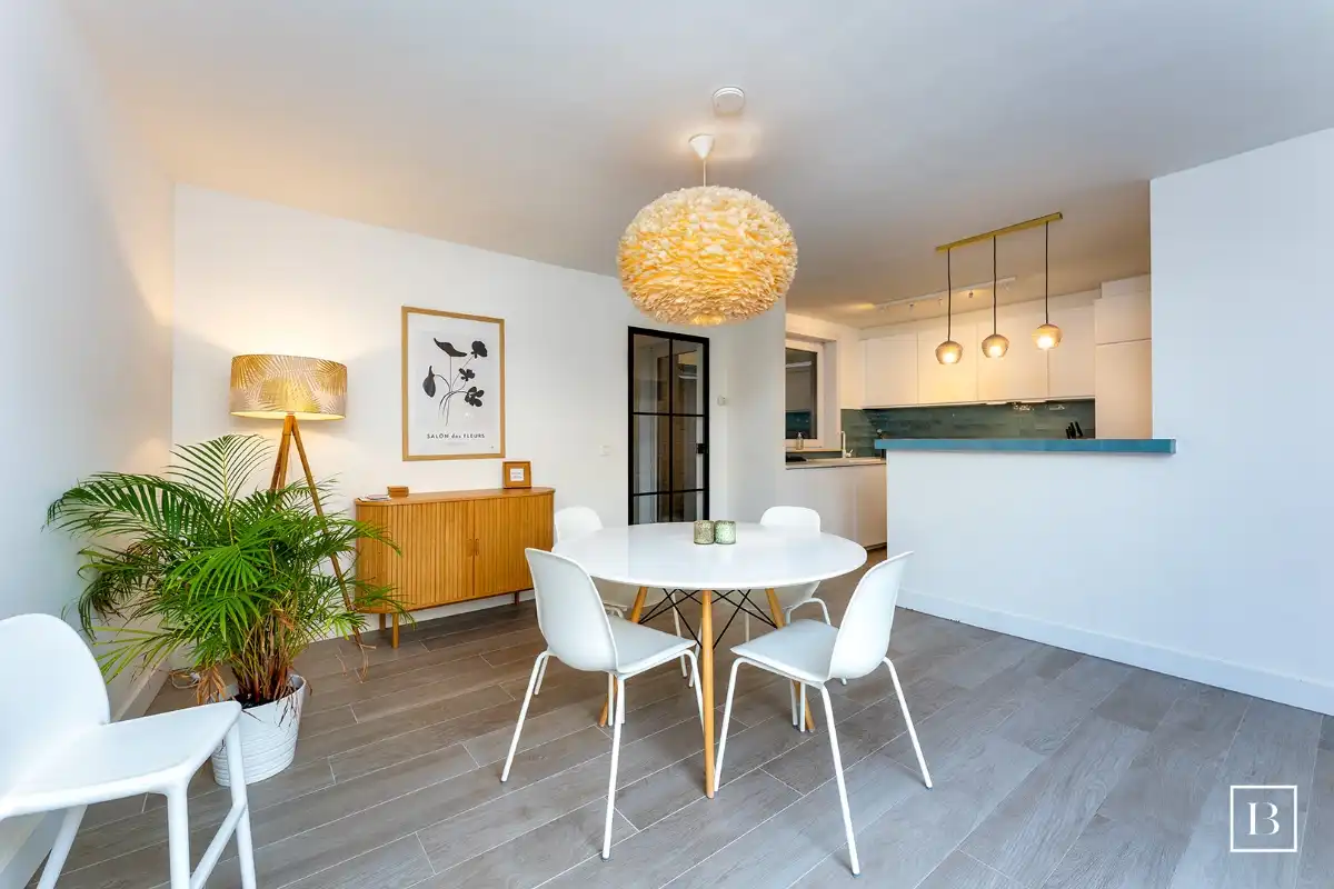Gerenoveerd 2 slaapkamer appartement met parking te Wenduine foto 5