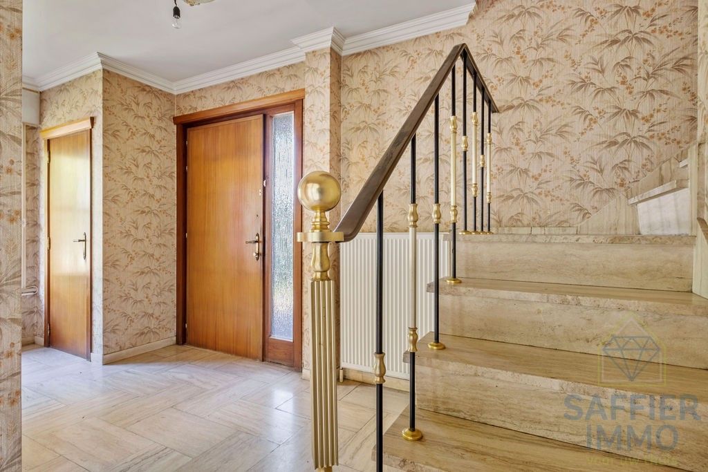 Ruime gezinswoning met zonnige tuin en 5 slaapkamers in hartje Izegem foto 12