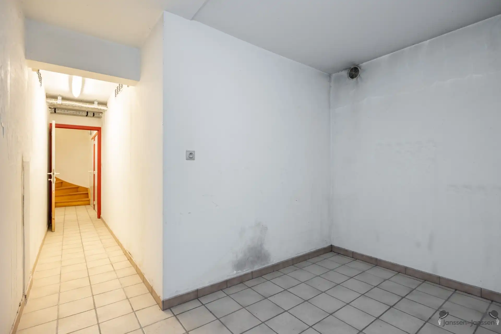 Commercieel gebouw met parkeergelegenheid! foto 44