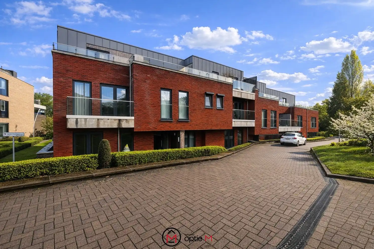 Ruim en modern appartement met 2 slaapkamers en parking in Lummen foto {{pictureIndex}}