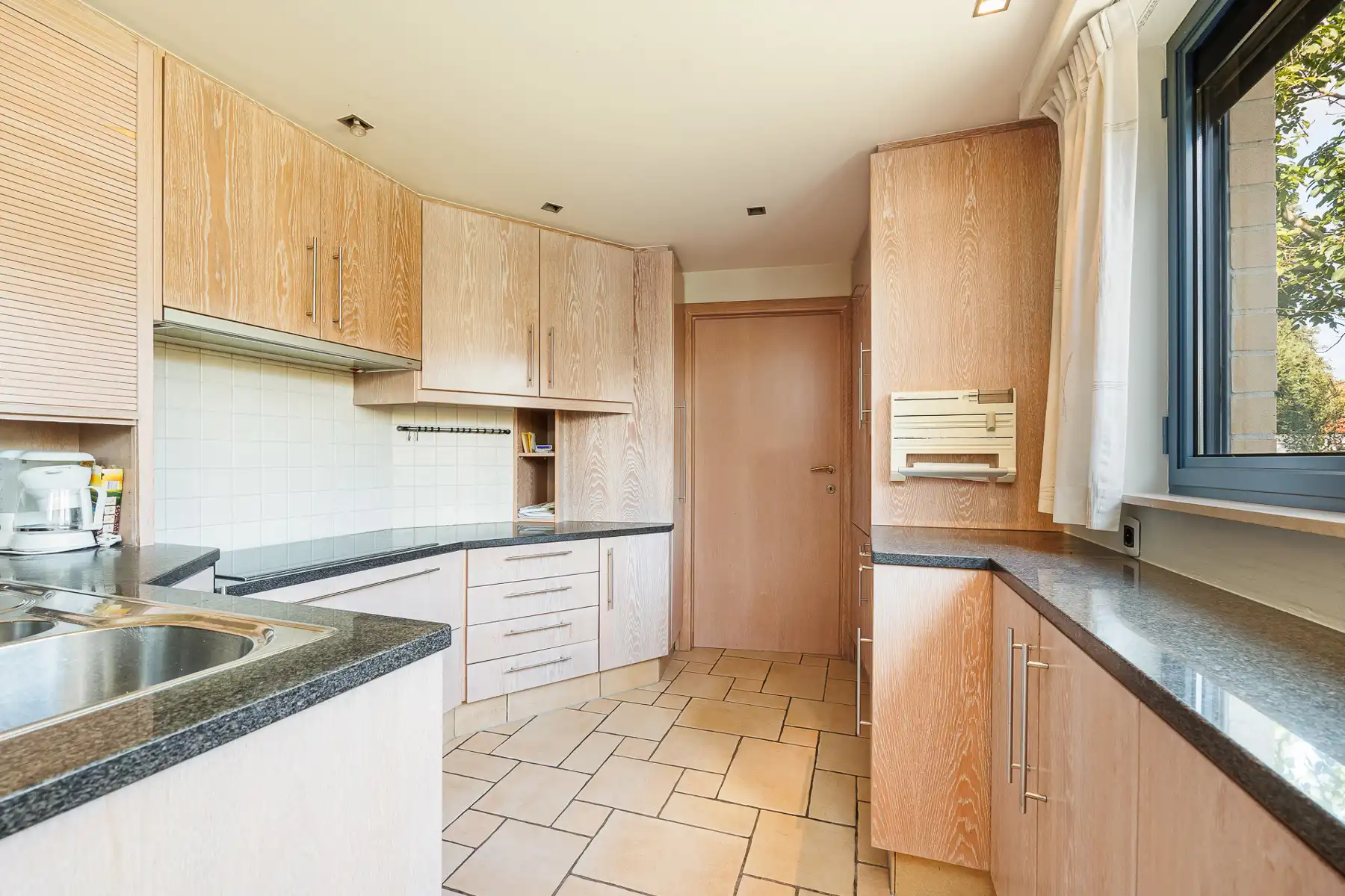 Ruim gelijkvloers appartement met grote tuin foto 3