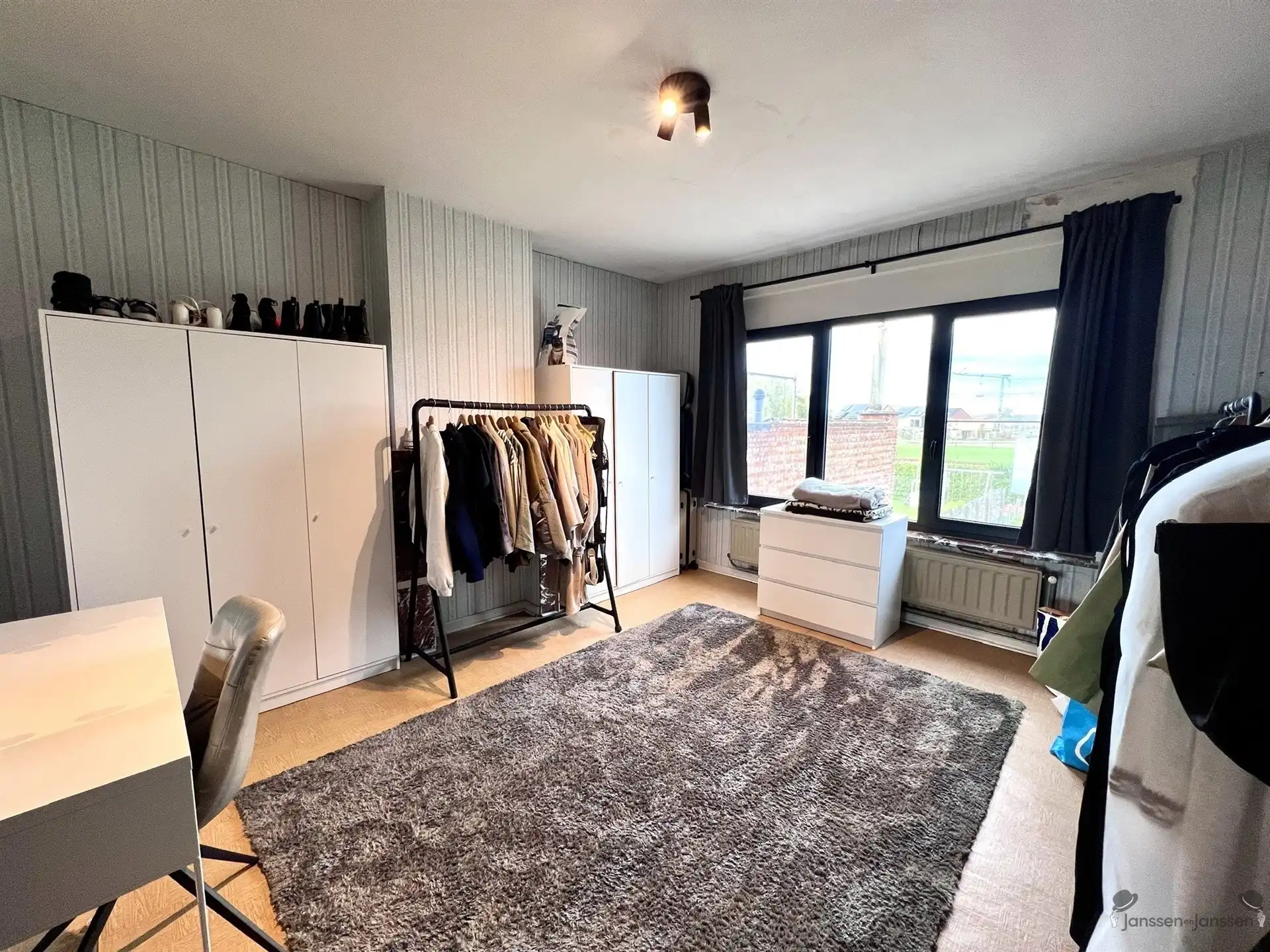 Rijwoning met 4 slaapkamers & tuin foto 12