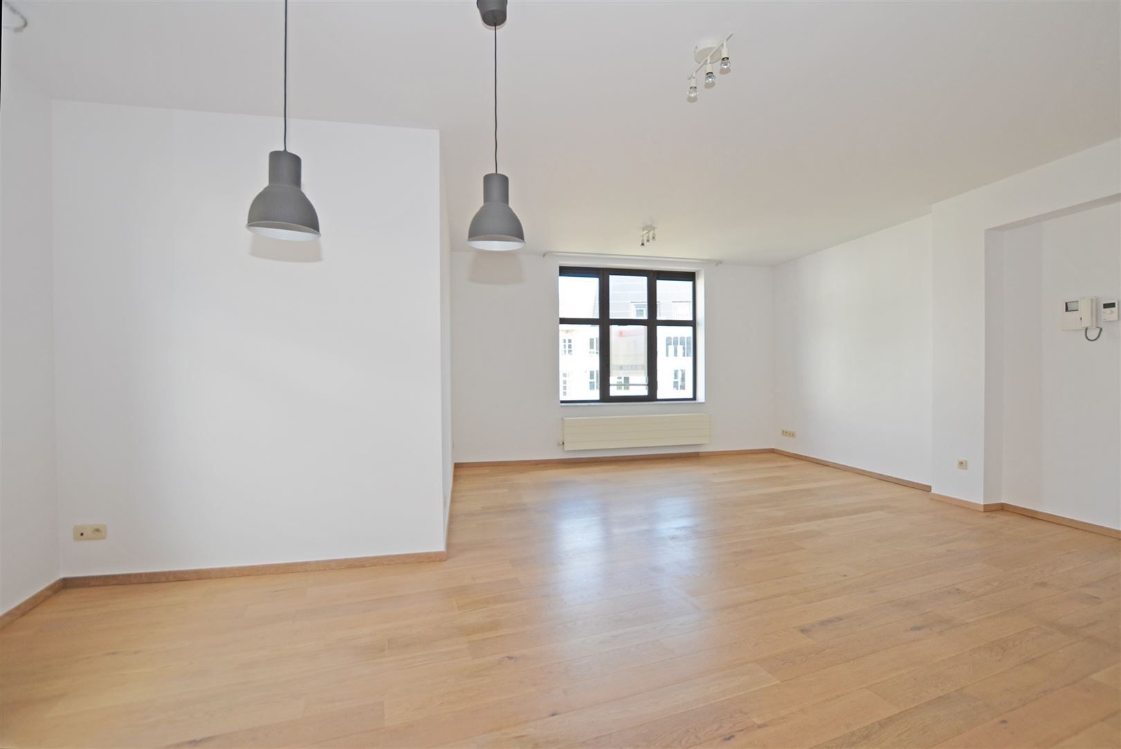 Centraal gelegen éénslaapkamer appartement + garagebox foto {{pictureIndex}}