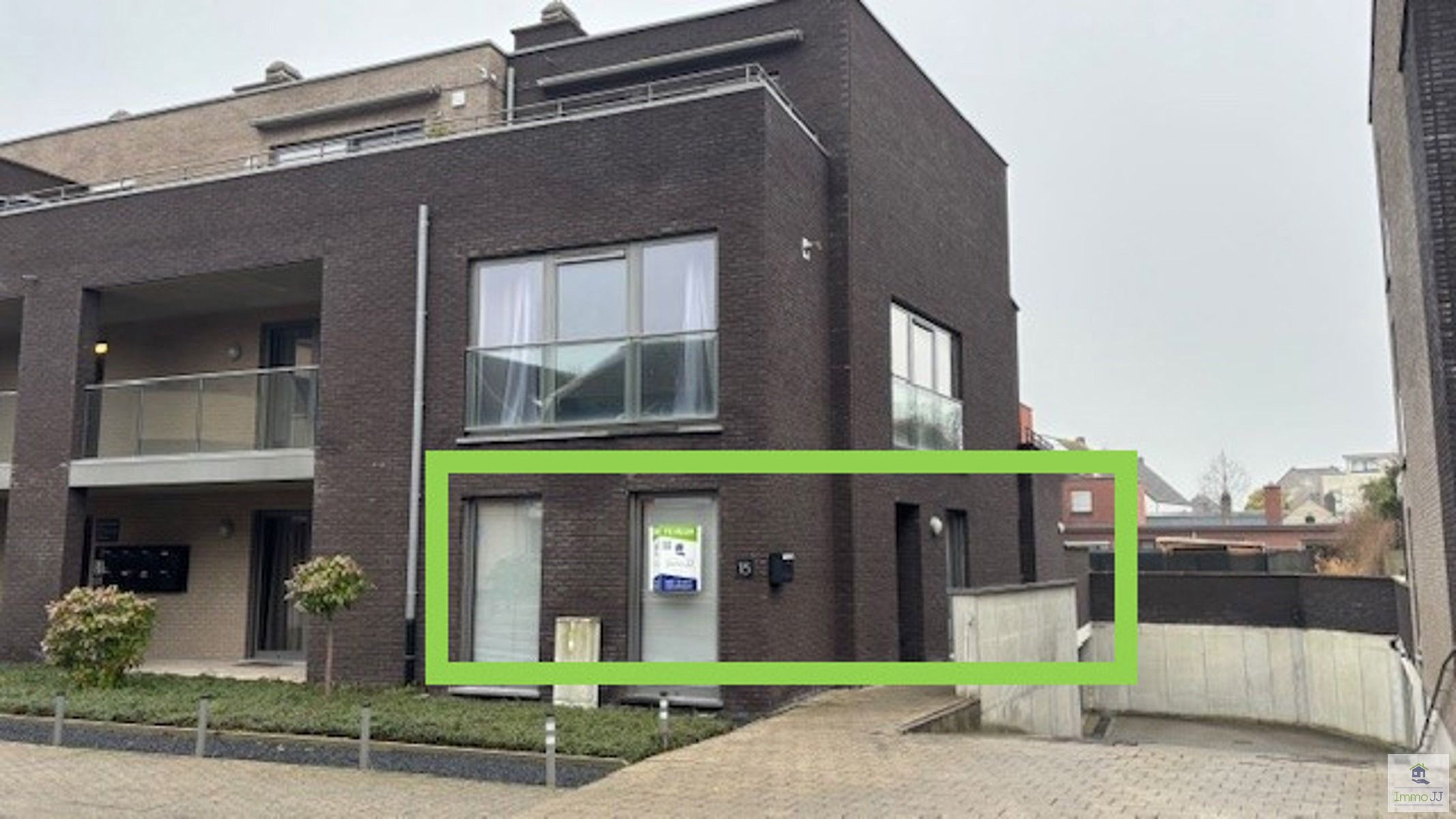 Gelijkvloers appartement met ruim terras  foto {{pictureIndex}}