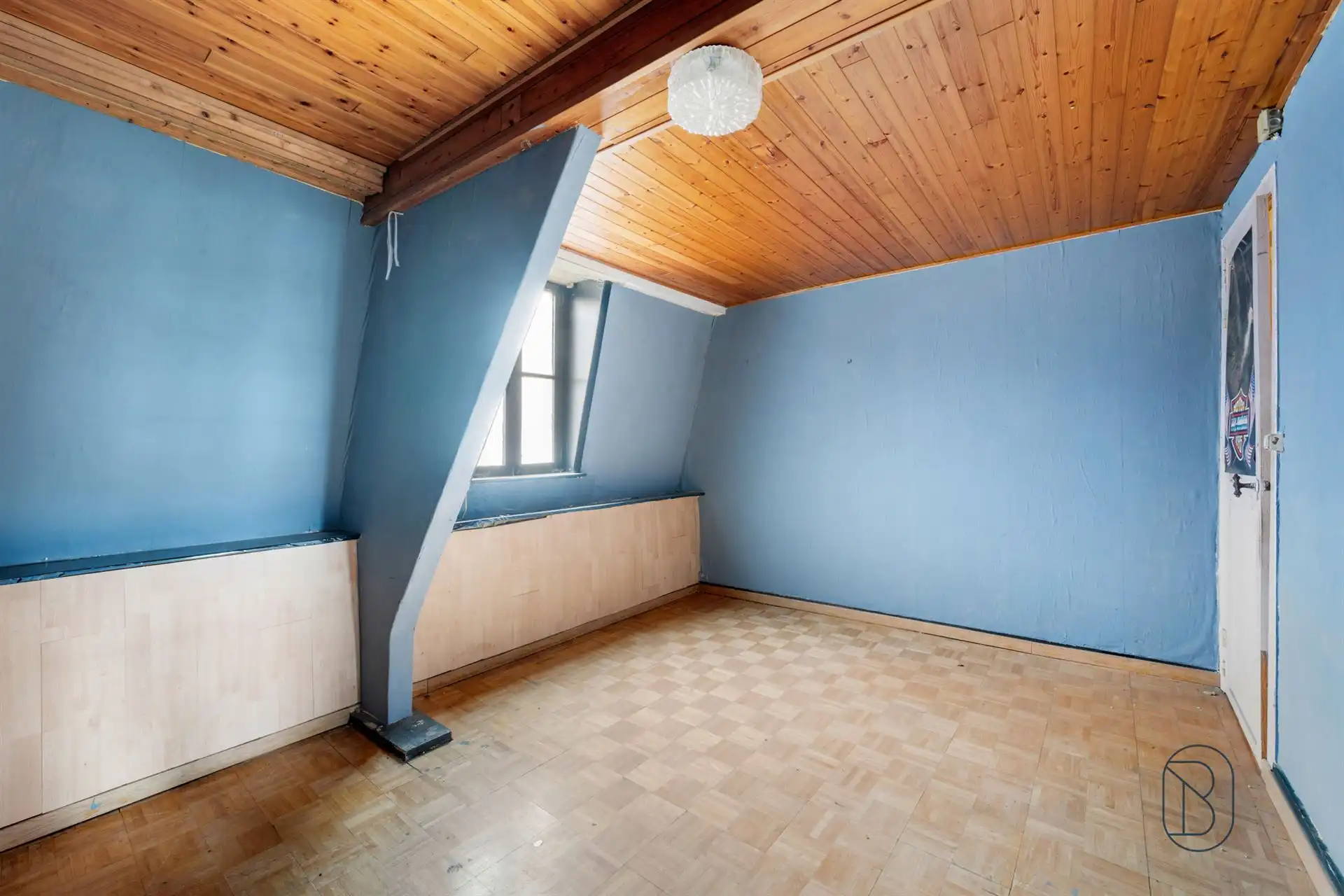 Te renoveren / af te breken woning met POTENTIEEL en uitweg foto 13